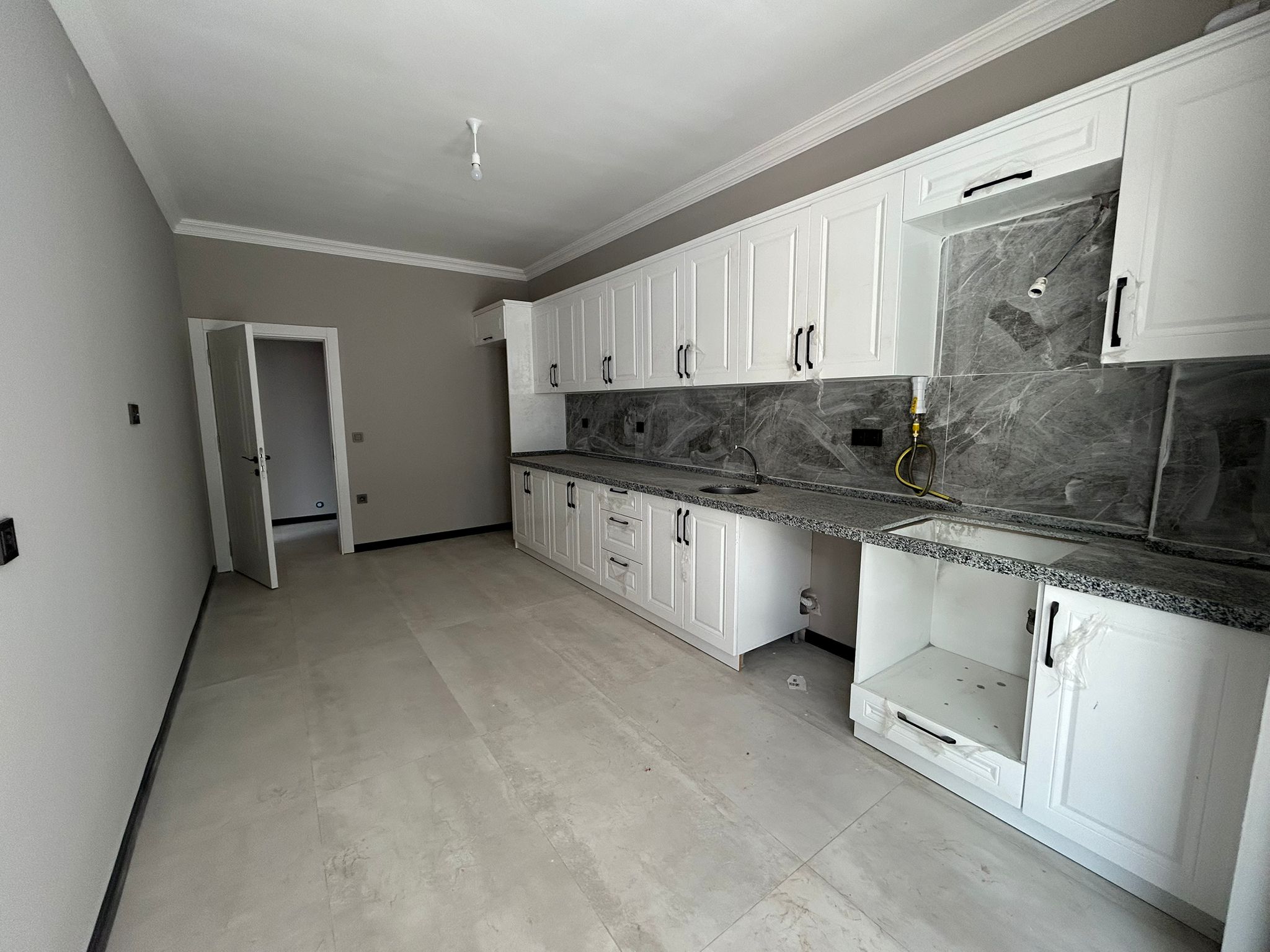 ATATÜRK'DE KİRALIK 2+1 SIFIR EBEVEYN BANYOLU DAİRE