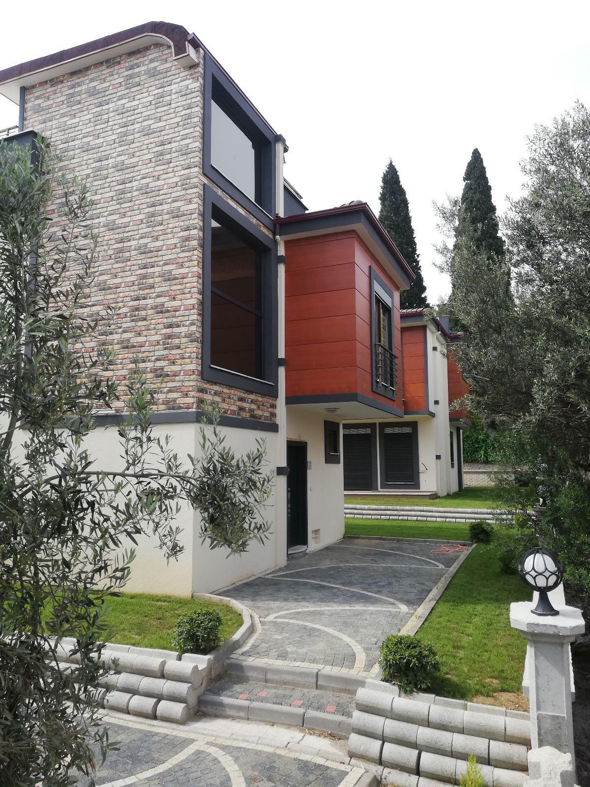 GÜRE’NİN EN PRESTİJLİ SİTESİNDE, ÖZEL BAHÇELİ LÜKS 3+1 VİLLA