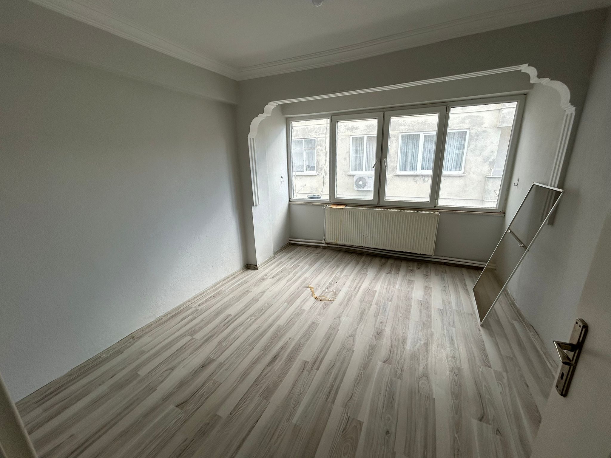 CUMHURİYET MAHALLESİ İNÖNÜ CADDESİNDE KOMANDO TUGAYINA 200 METRE 3+1 KİRALIK DAİRE