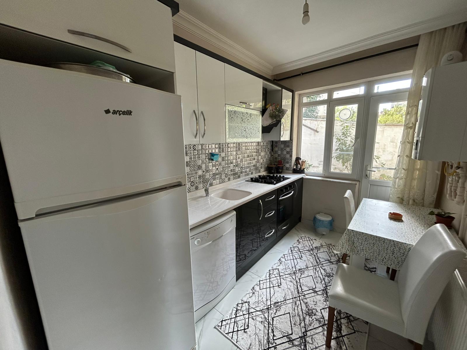 GAZİİLYAS MAHALLESİNDE EŞYALI BAHÇELİ KİRALIK 2+1 DAİRE