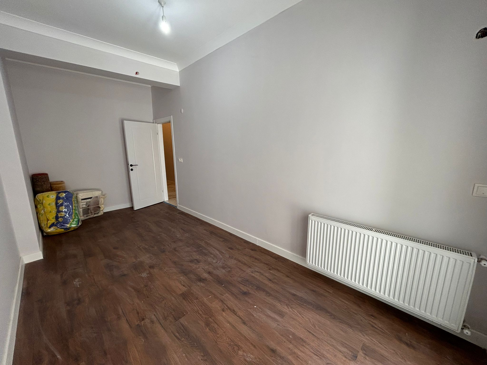BALIKESİR EDREMİT CUMHURİYET MAHALLESİNDE KİRALIK 2+1 SIFIR DAİRE