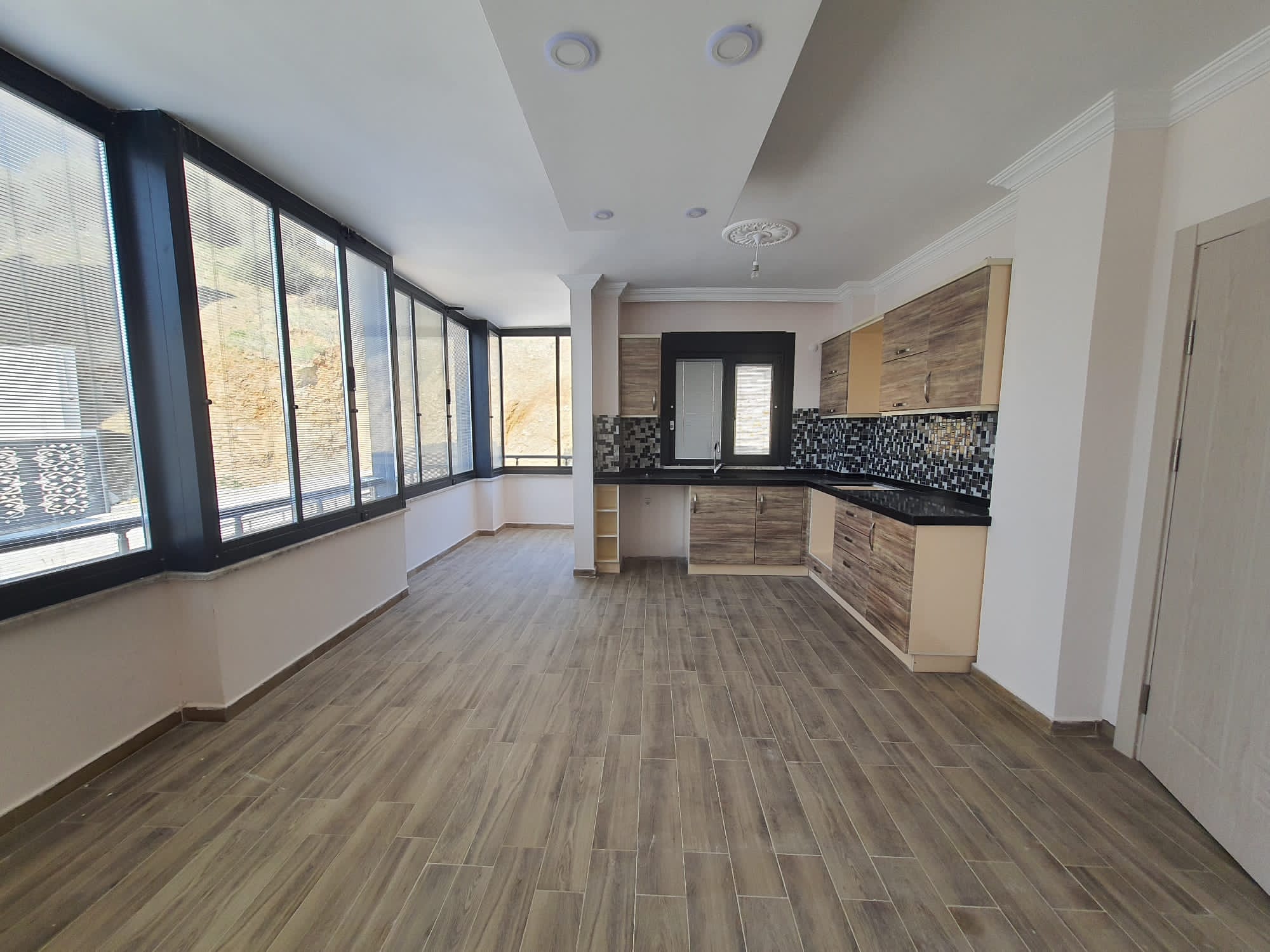 BALIKESİR EDREMİT GÜRE’DE KOMPLE SATILIK SIFIR APARTMAN – DENİZE 250M, EŞSİZ MANZARA!