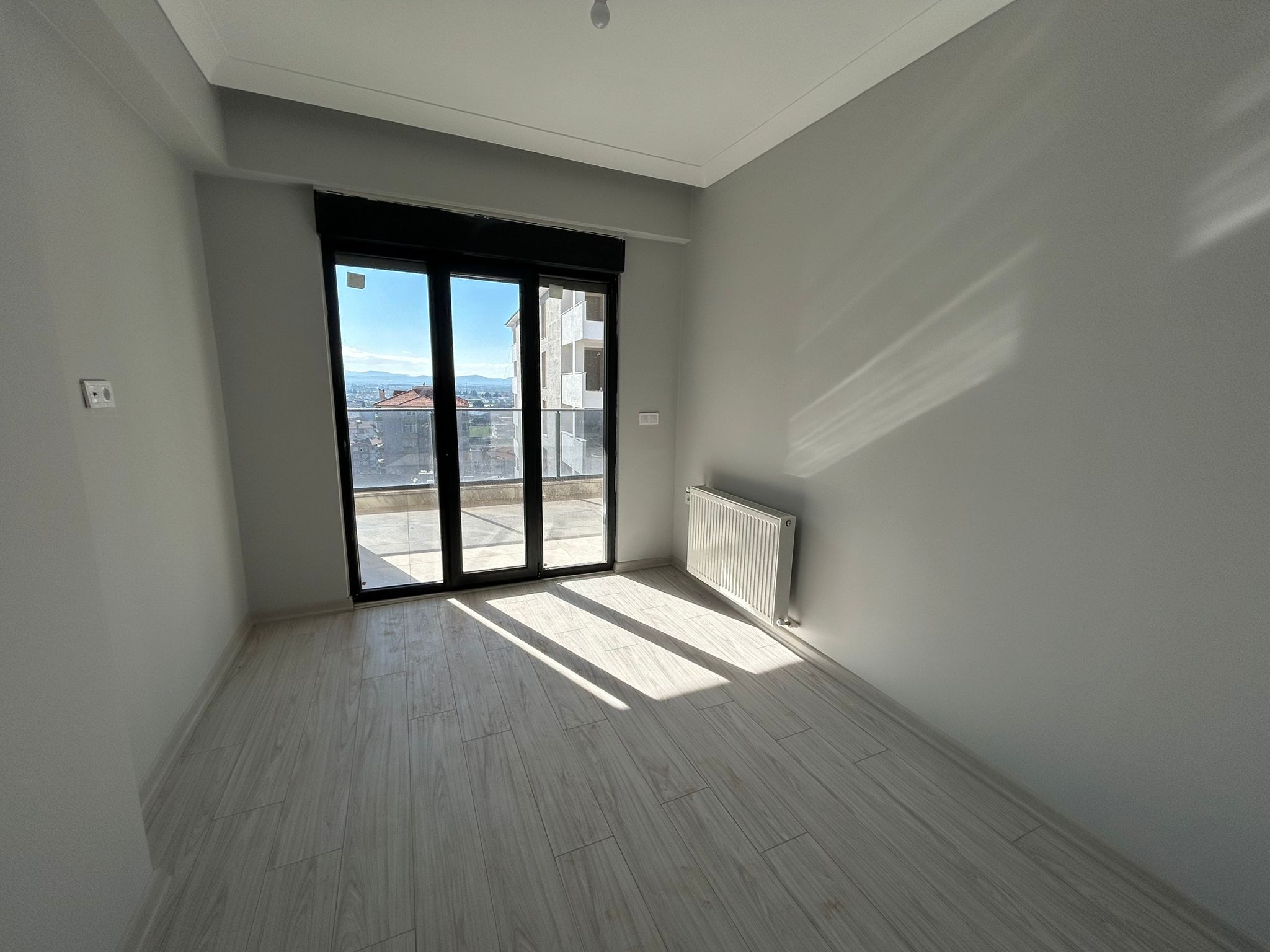 ATATÜRK MAHALLESİ’NİN EN GÜZEL NOKTASINDA! SATILIK 2+1 DAİRE (8numara)