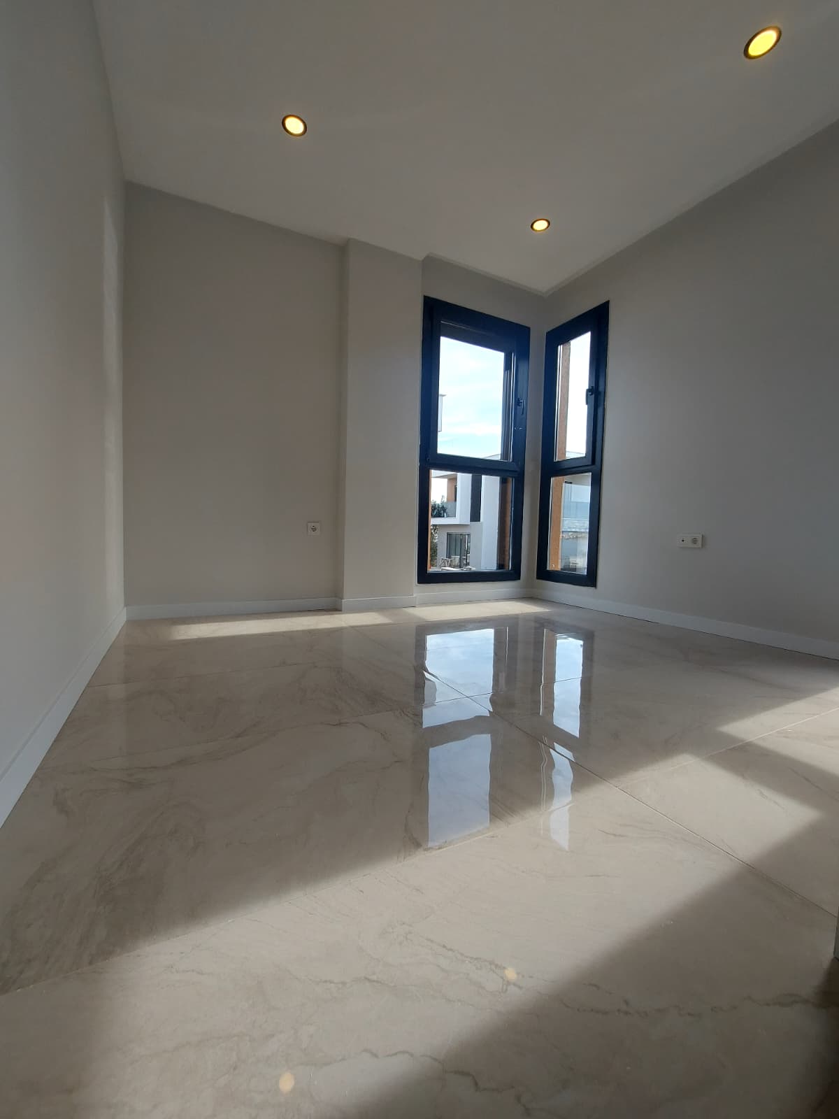 DENİZİ UYANDIĞINIZ AN GÖRÜN! KARAAĞAÇ SAHİLDE ÖZEL HAVUZLU 4+1 VİLLA