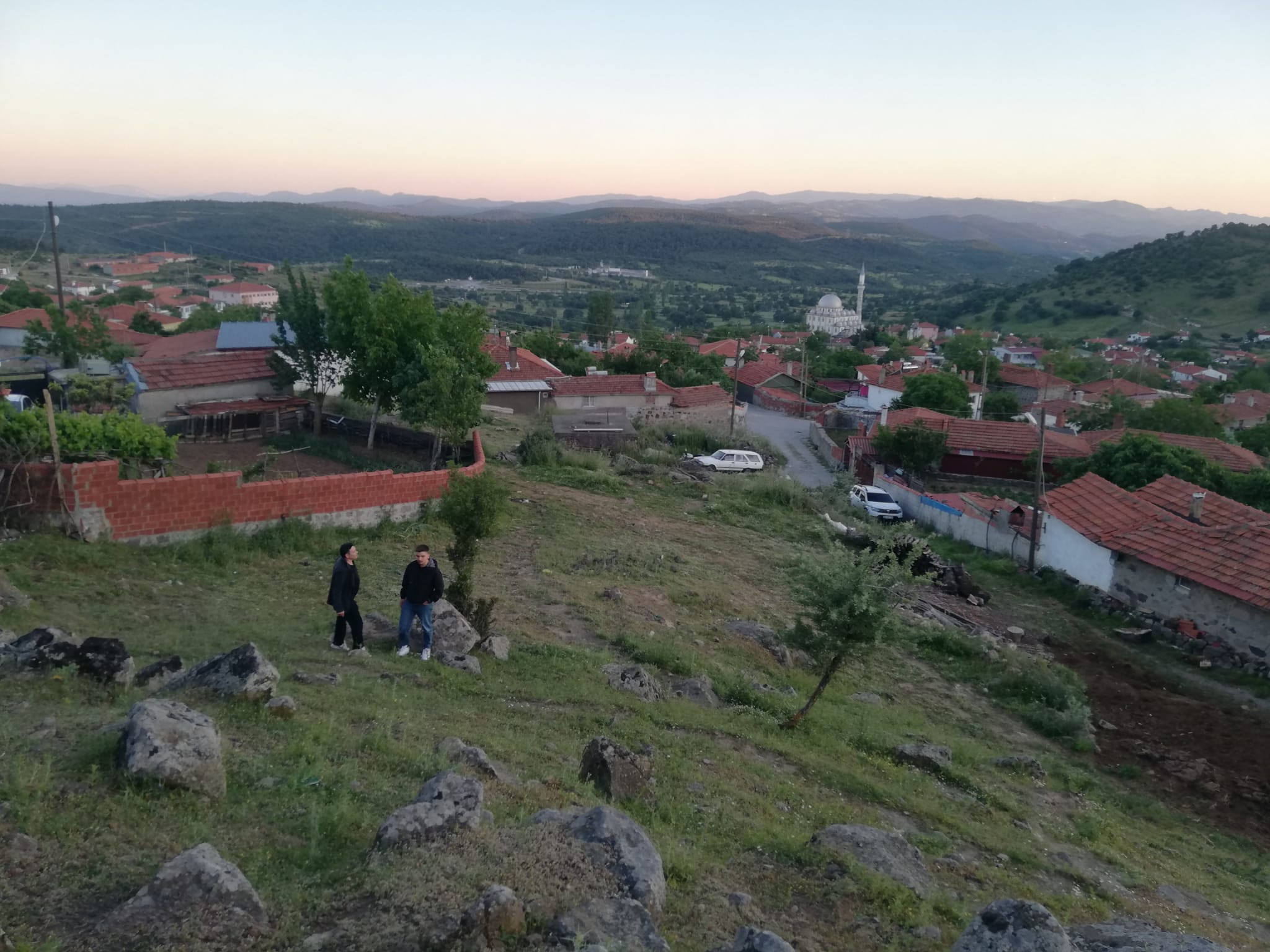 KÖYİÇİNDE SATILIK ARSA