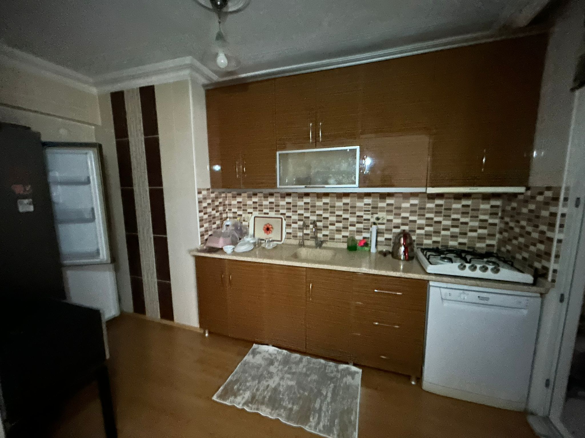 Eşyaları Hazır, Konforu Tam: Cumhuriyet Mahallesi’nde 2+1 Ara Kat