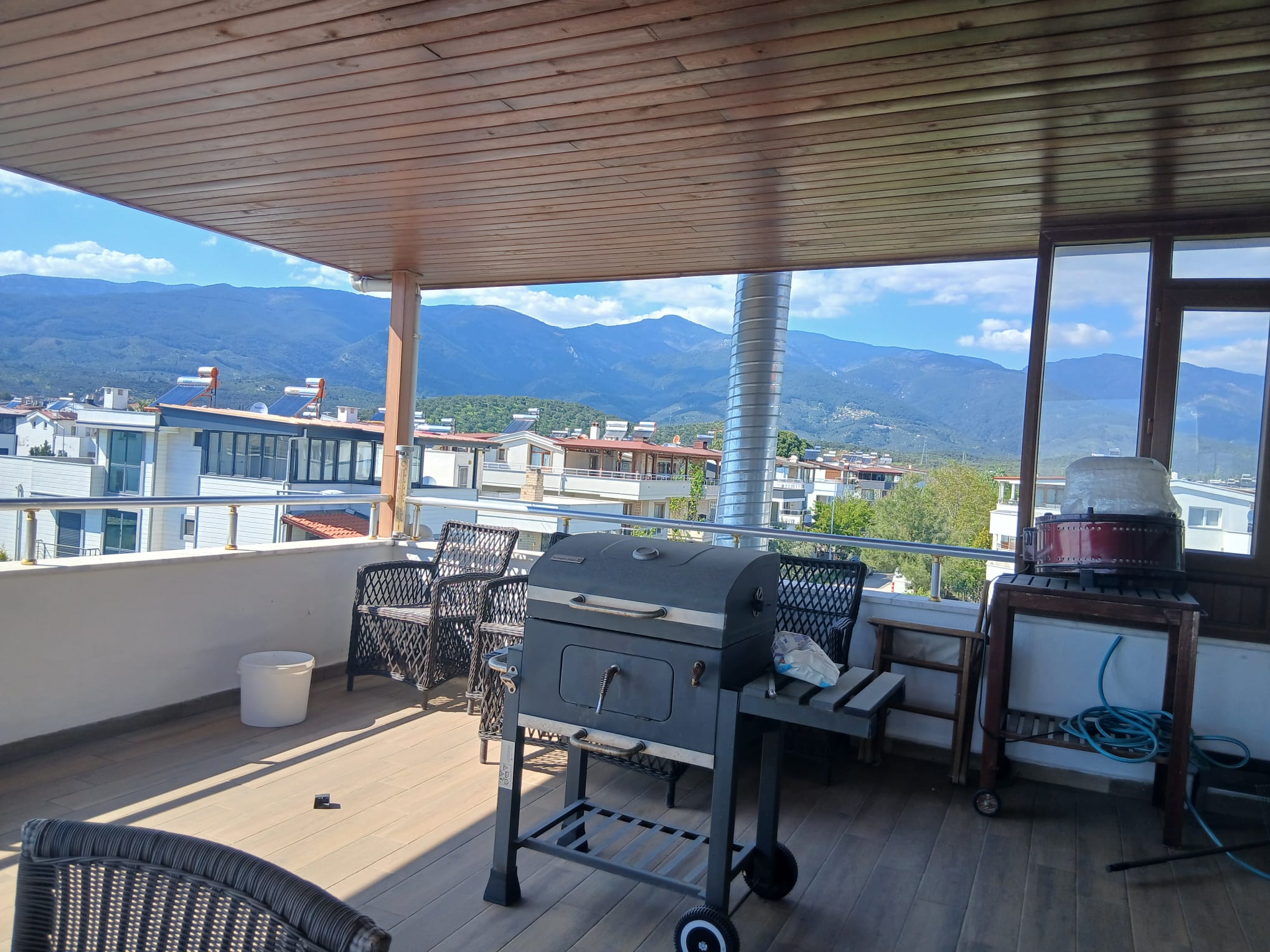 AKÇAY GÜRE’DE, ANA YOL ÜZERİNDE KOMPLE SATILIK BİNA HARİKA YATIRIM FIRSATI!