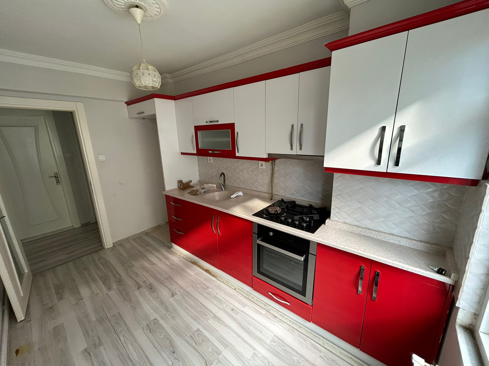 CUMHURİYET MAHALLESİ İNÖNÜ CADDESİNDE KOMANDO TUGAYINA 200 METRE 3+1 KİRALIK DAİRE