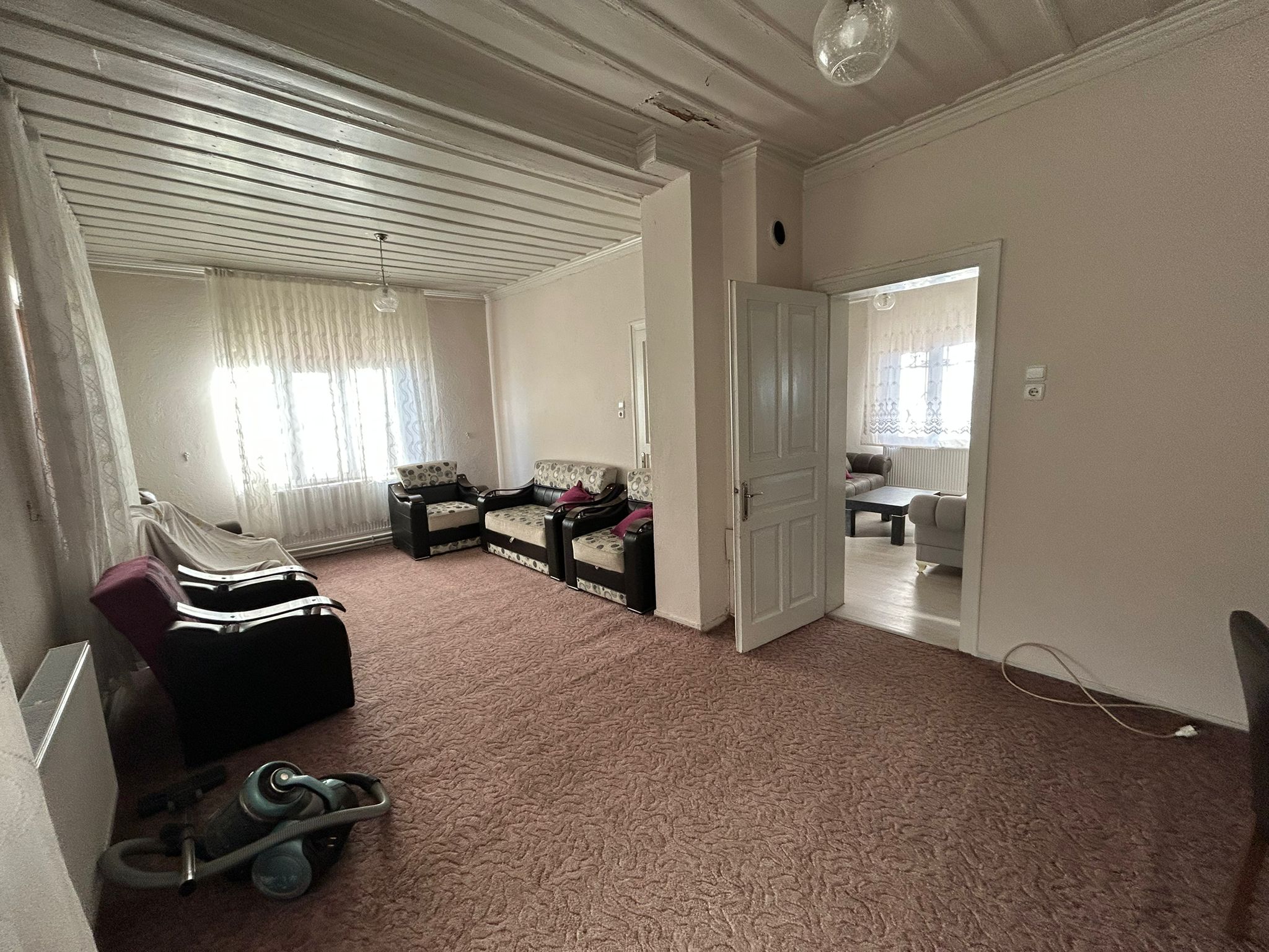 EDREMİT ESKİ BAYRAM YERİ YAKININDA MÜSTAKİL – EŞYALI – 3+1 – KİRALIK EV