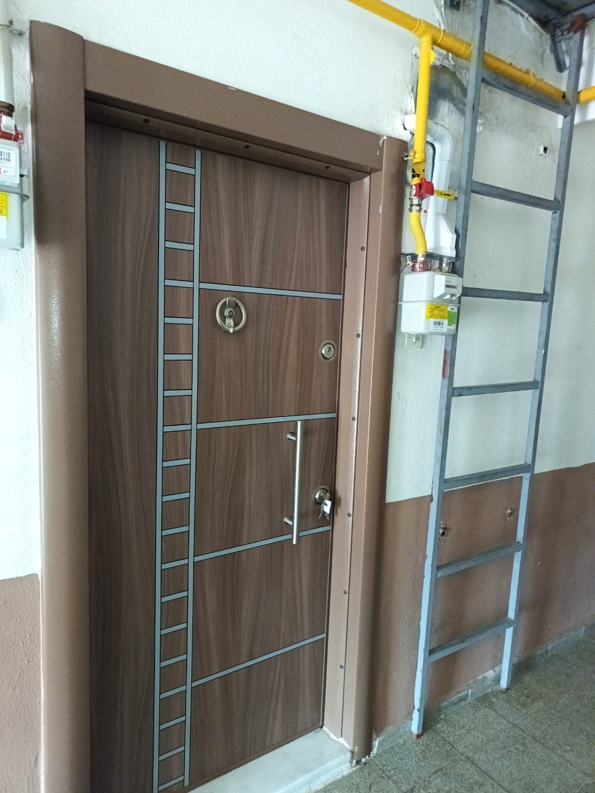 TUZCUMURAT MAHALLESİNDE KİRALIK 2+1 DAİRE – KAZ DAĞLARI MANZARALI