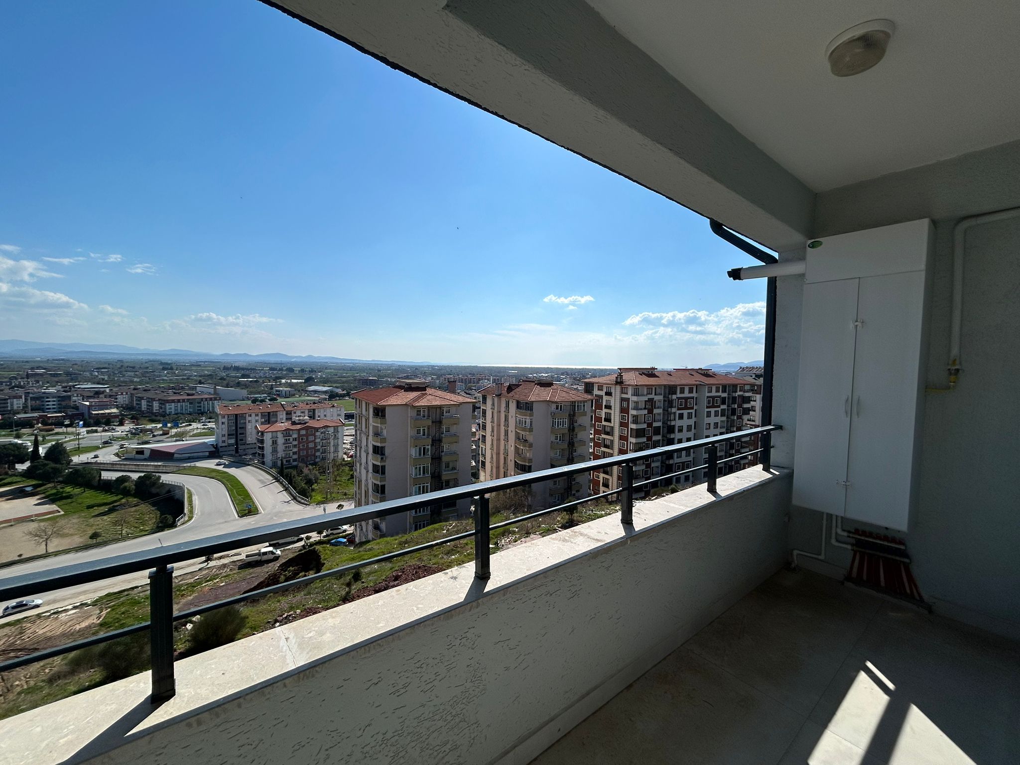 Edremit Atatürk Mahallesi’nde Eşsiz Deniz & Şehir Manzaralı 3+1 Lüks Kiralık Daire!