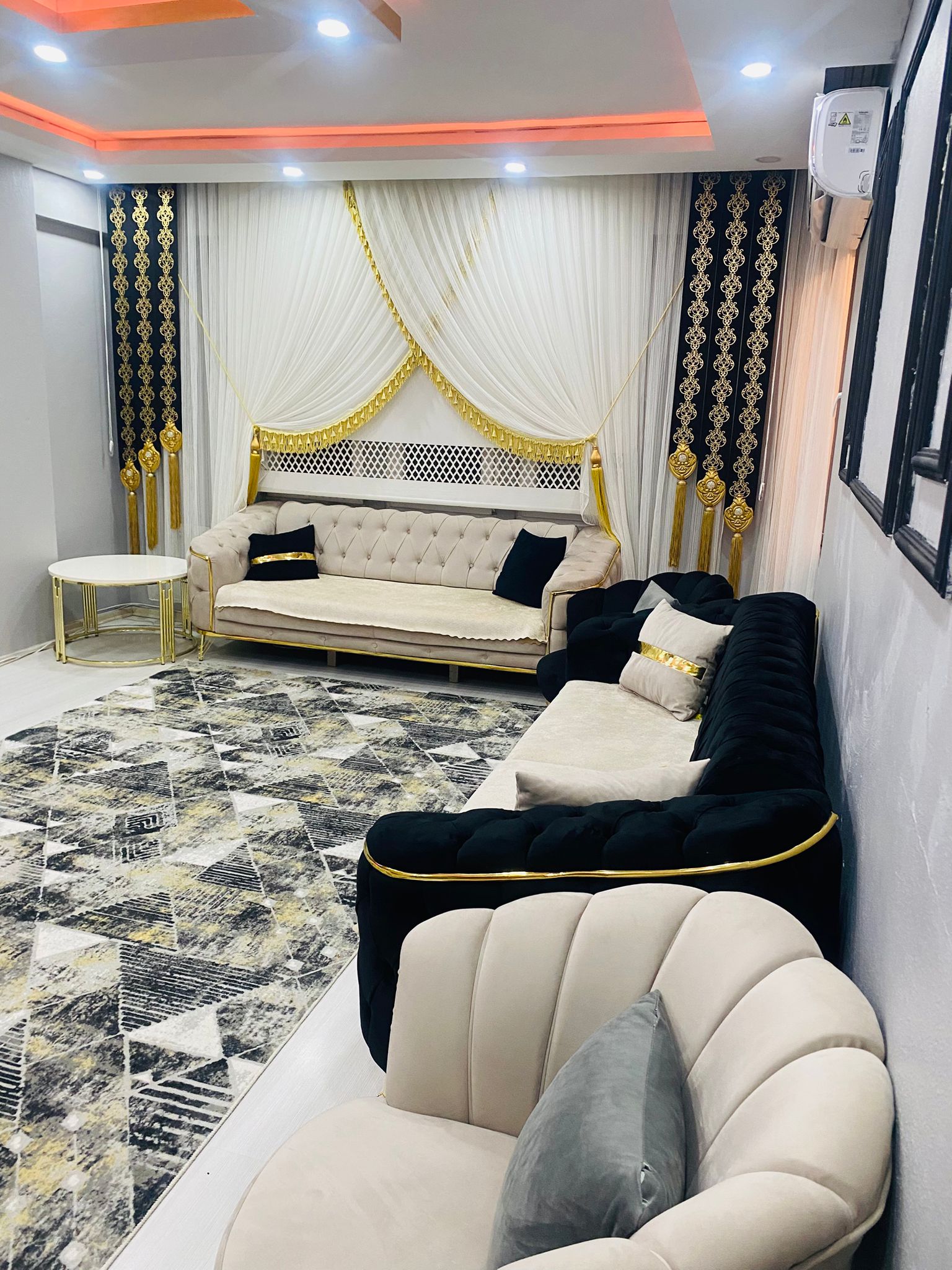 Edremit Cumhuriyet Meydanına 100 m 3+1 satılık daire