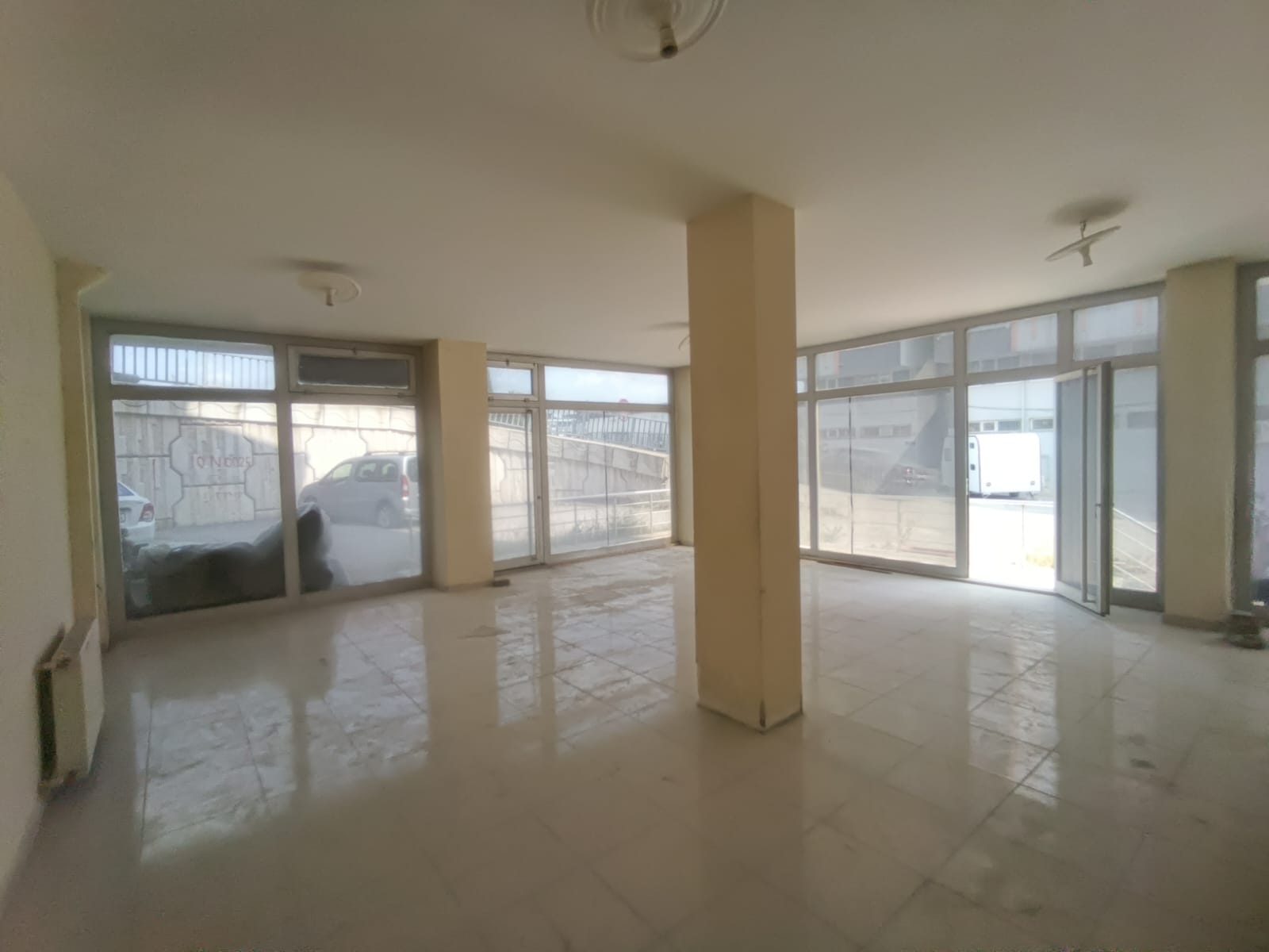 EDREMİT GAZİCELAL’DE KÖŞE KONUMDA 150 m² KİRALIK DÜKKAN