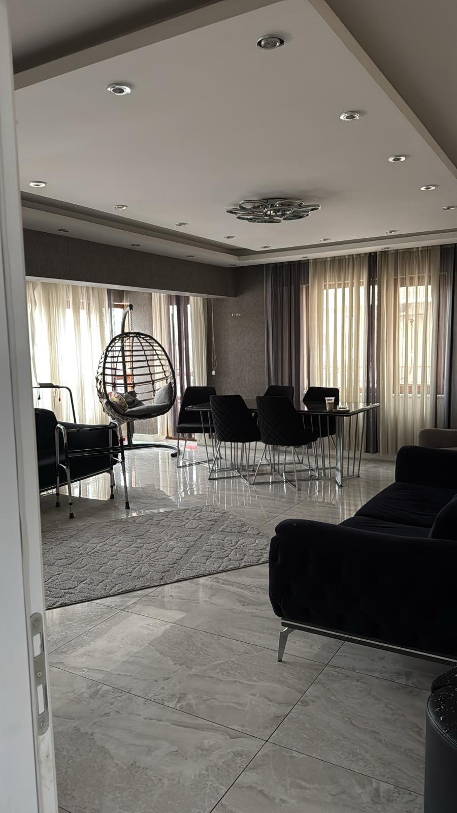 BALIKESİR EDREMİT AKÇAY MERKEZDE SATILIK GENİŞ 3+1 DAİRE