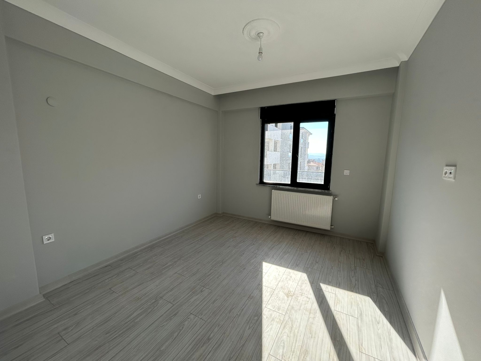 ATATÜRK MAHALLESİ’NİN EN GÜZEL NOKTASINDA! SATILIK 2+1 DAİRE (8numara)