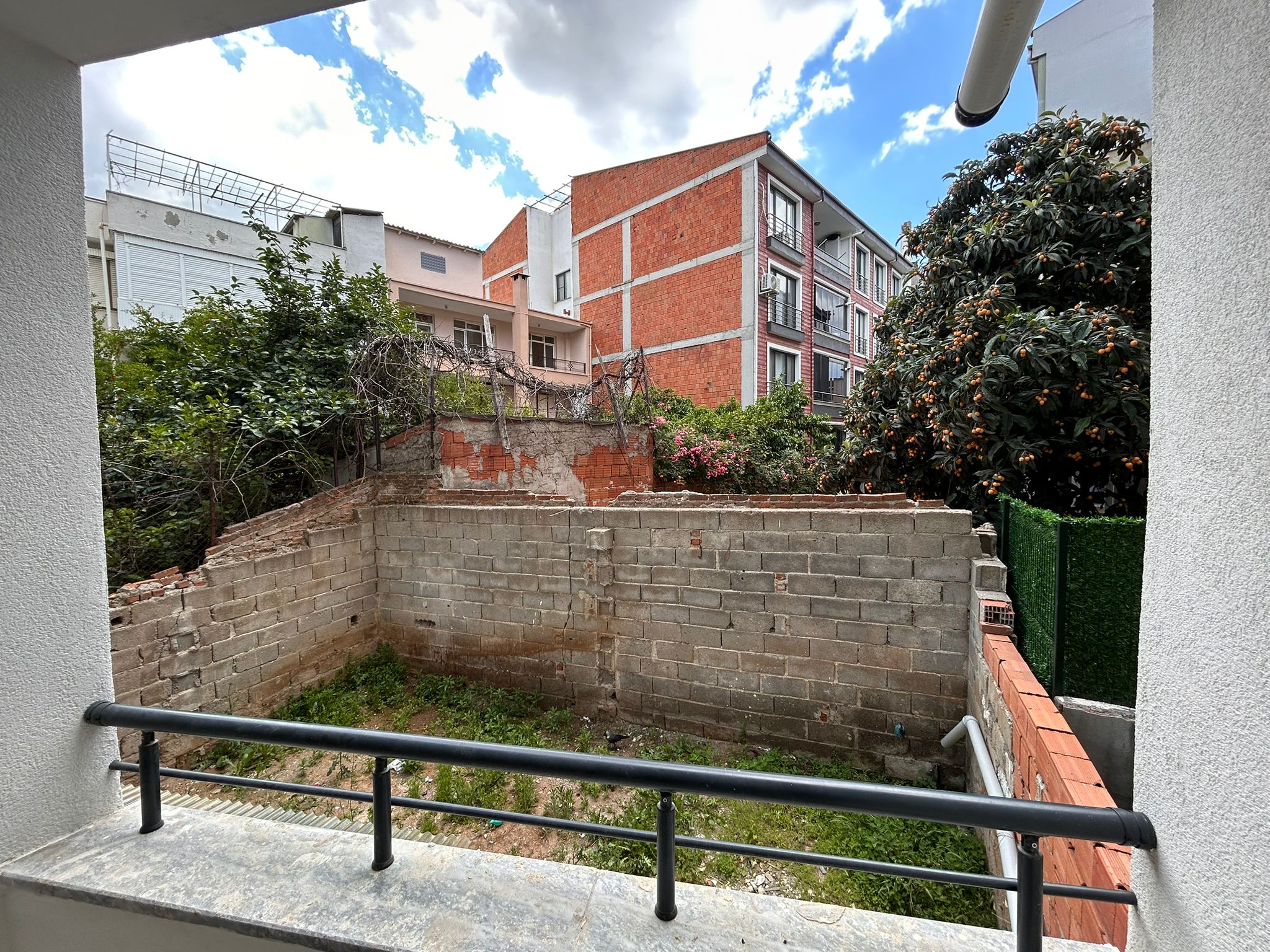 BALIKESİR EDREMİT CUMHURİYET MAHALLESİNDE KİRALIK 2+1 SIFIR DAİRE