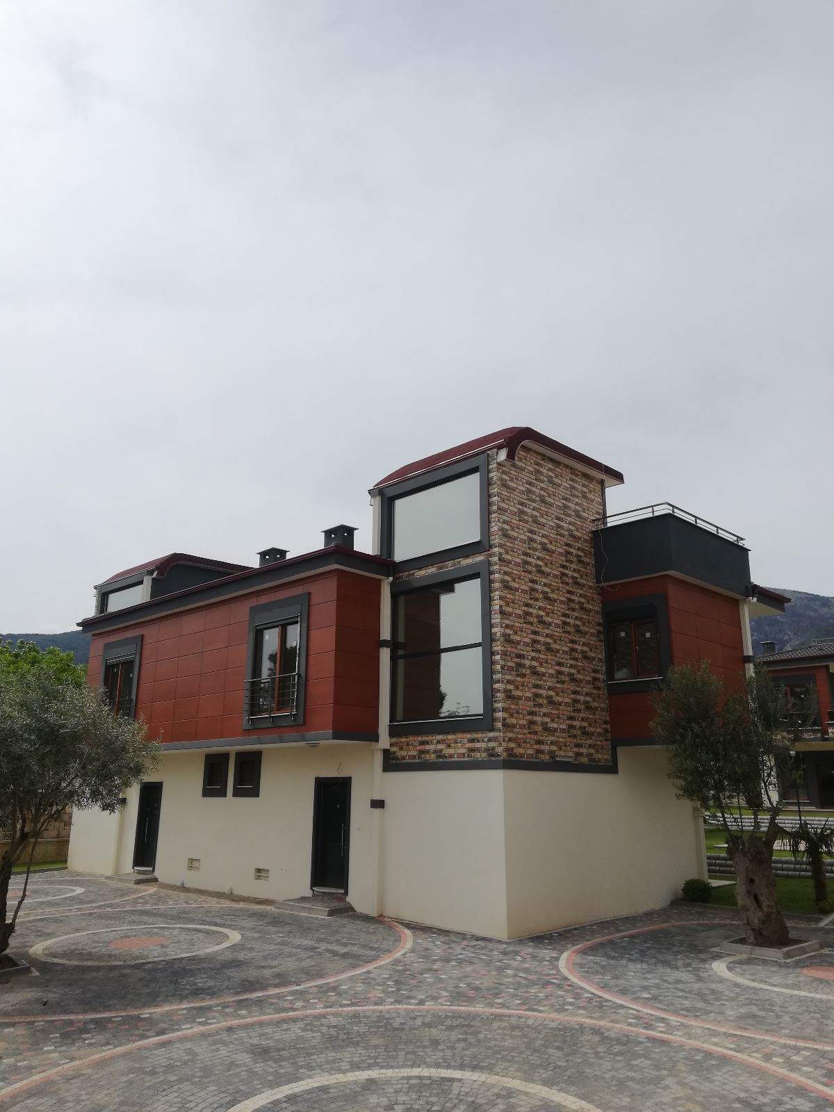 GÜRE’NİN EN PRESTİJLİ SİTESİNDE, ÖZEL BAHÇELİ LÜKS 3+1 VİLLA