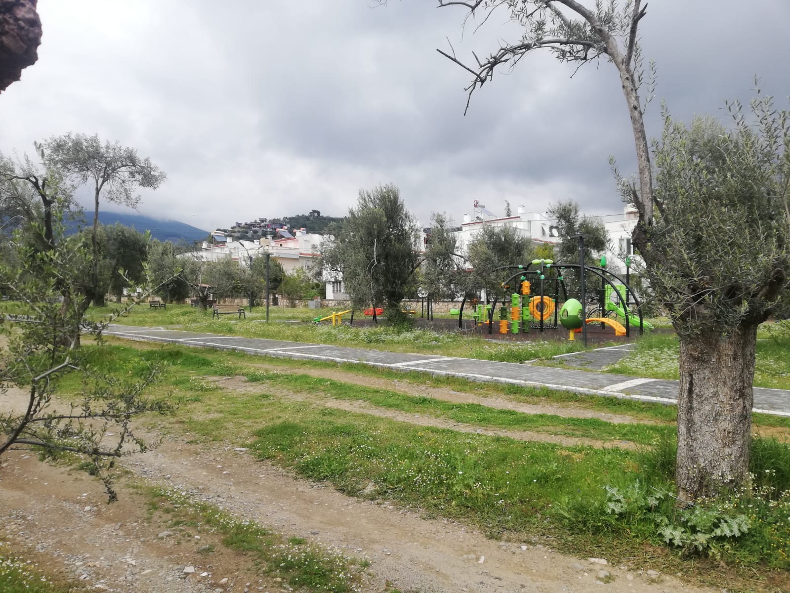 GÜRE'DE SİTE İÇERİSİNDE SATILIK 4+1 TRİPLEKS VİLLA