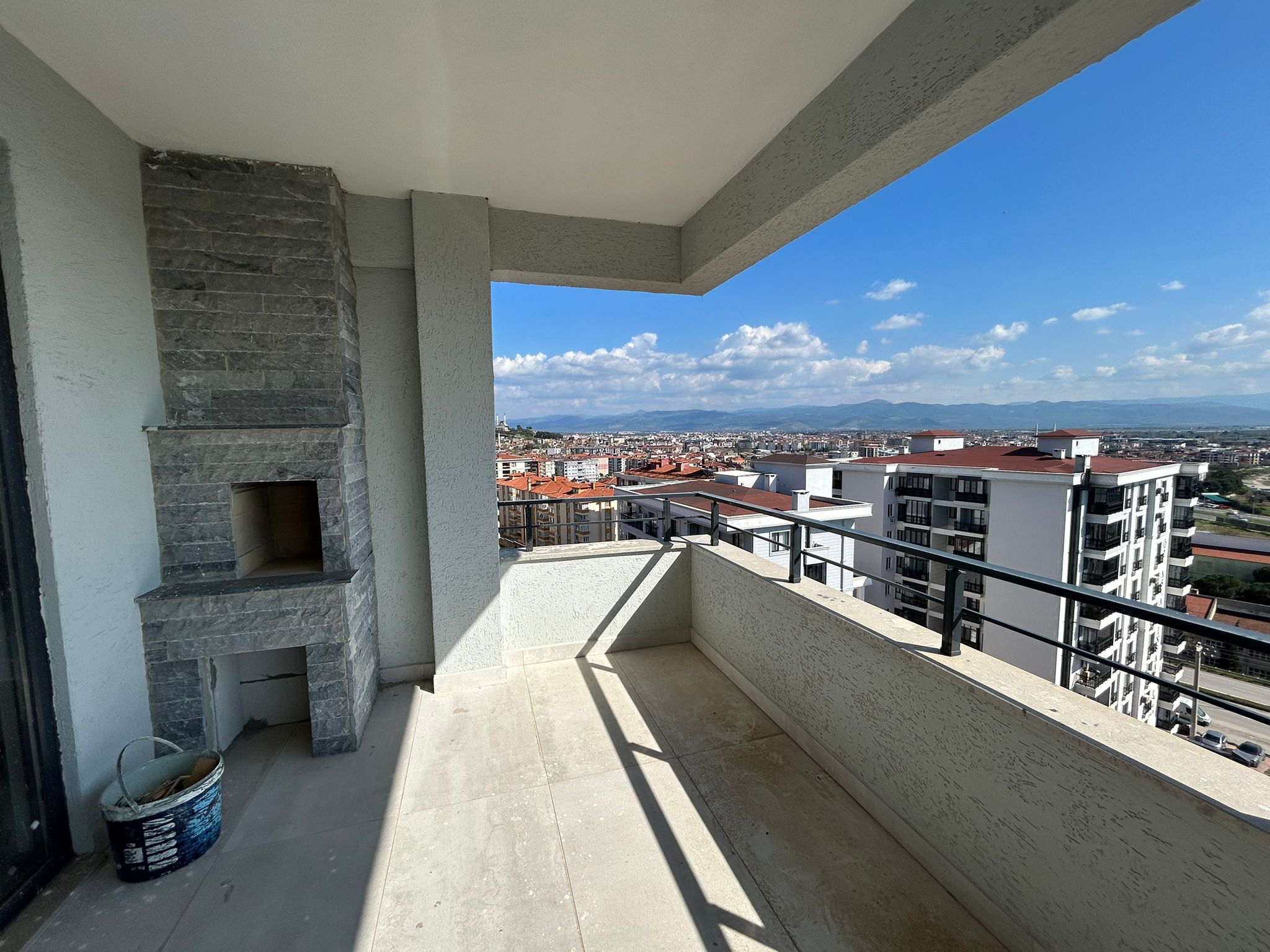 Edremit Atatürk Mahallesi’nde Eşsiz Deniz & Şehir Manzaralı 3+1 Lüks Kiralık Daire!