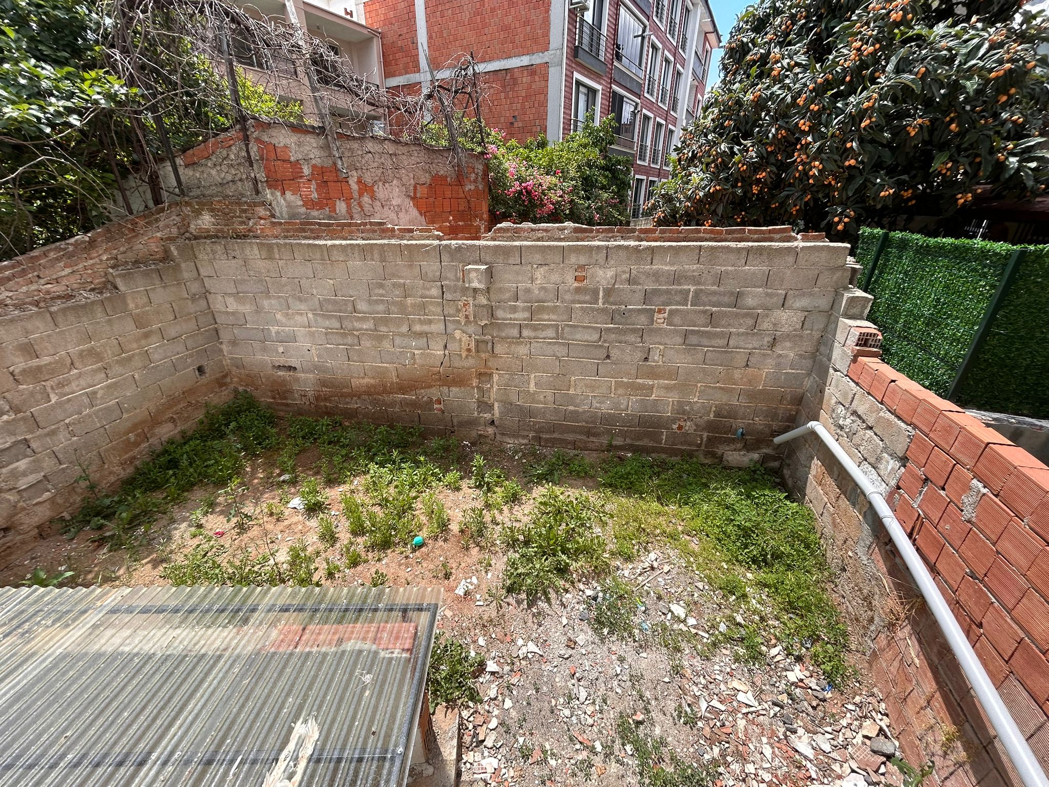 BALIKESİR EDREMİT CUMHURİYET MAHALLESİNDE KİRALIK 2+1 SIFIR DAİRE
