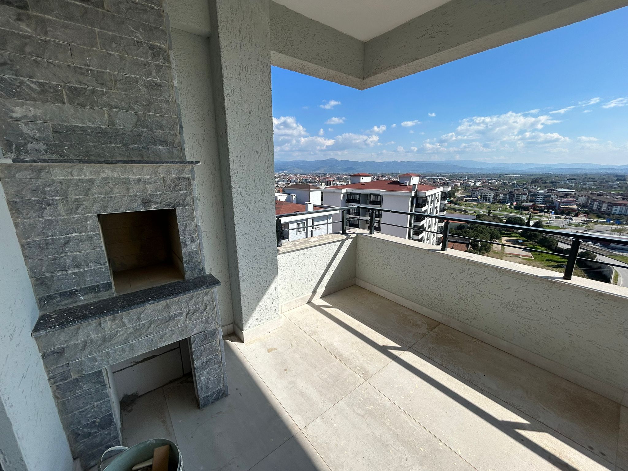 Edremit Atatürk Mahallesi’nde Eşsiz Deniz & Şehir Manzaralı 3+1 Lüks Kiralık Daire!