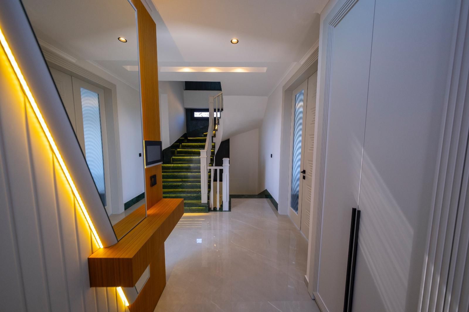 ALTINOLUK’TA 400 m² ARSA İÇERİSİNDE DENİZ VE DOĞA MANZARALI MÜSTAKİL LÜKS VİLLA