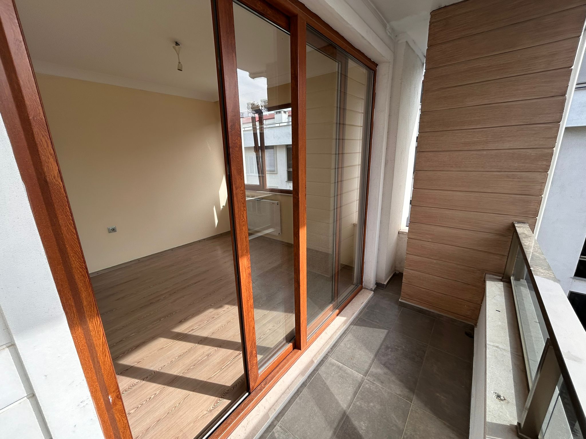 AKÇAY İKİZÇAY MAHALLESİNDE SATILIK 3+1 LÜKS DAİRE ( EİDS NO : 1001423 )