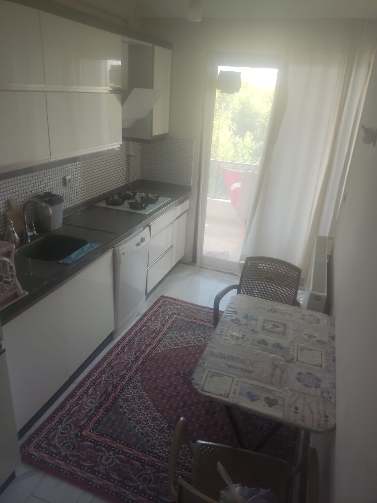 AKÇAY ALTINKUM'DA DENİZE 300 METRE EŞYALI 2+1 KİRALIK DAİRE (GÜNLÜK KİRALIK )