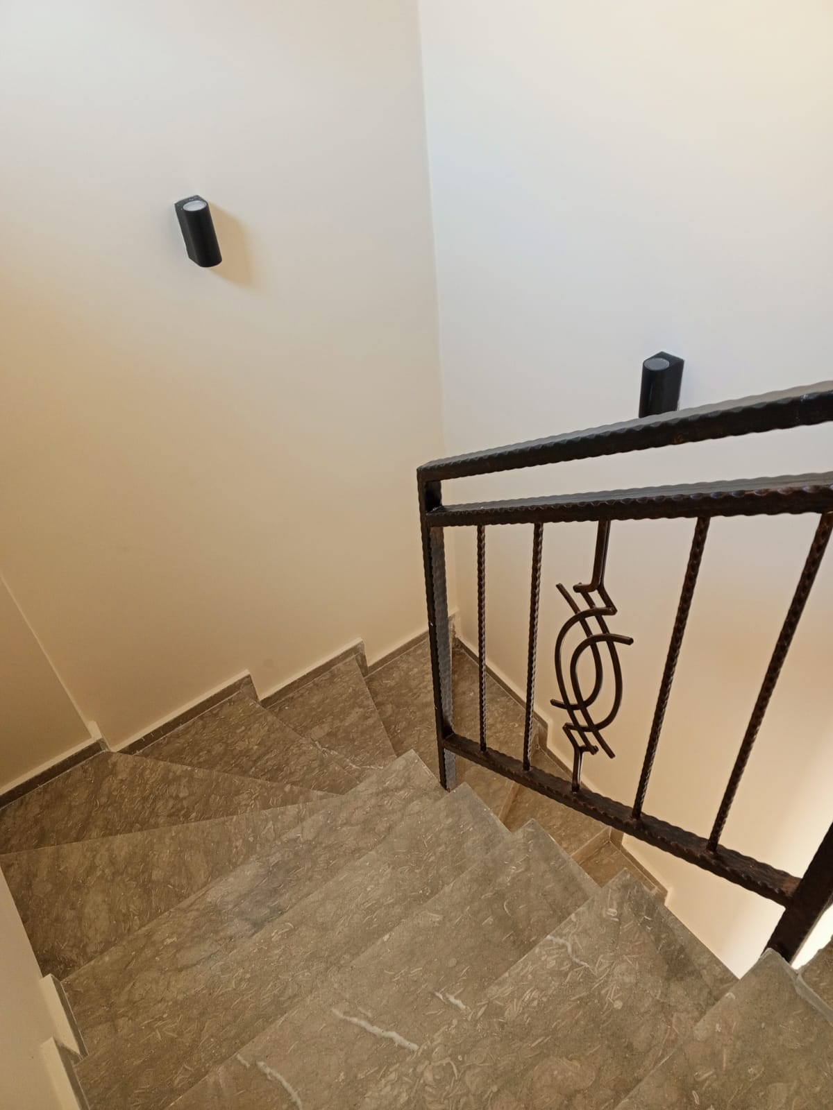 EDREMİTURCU MURAT MAHALLESİ'NDE SATILIK 2+1 MÜSTAKİL EV