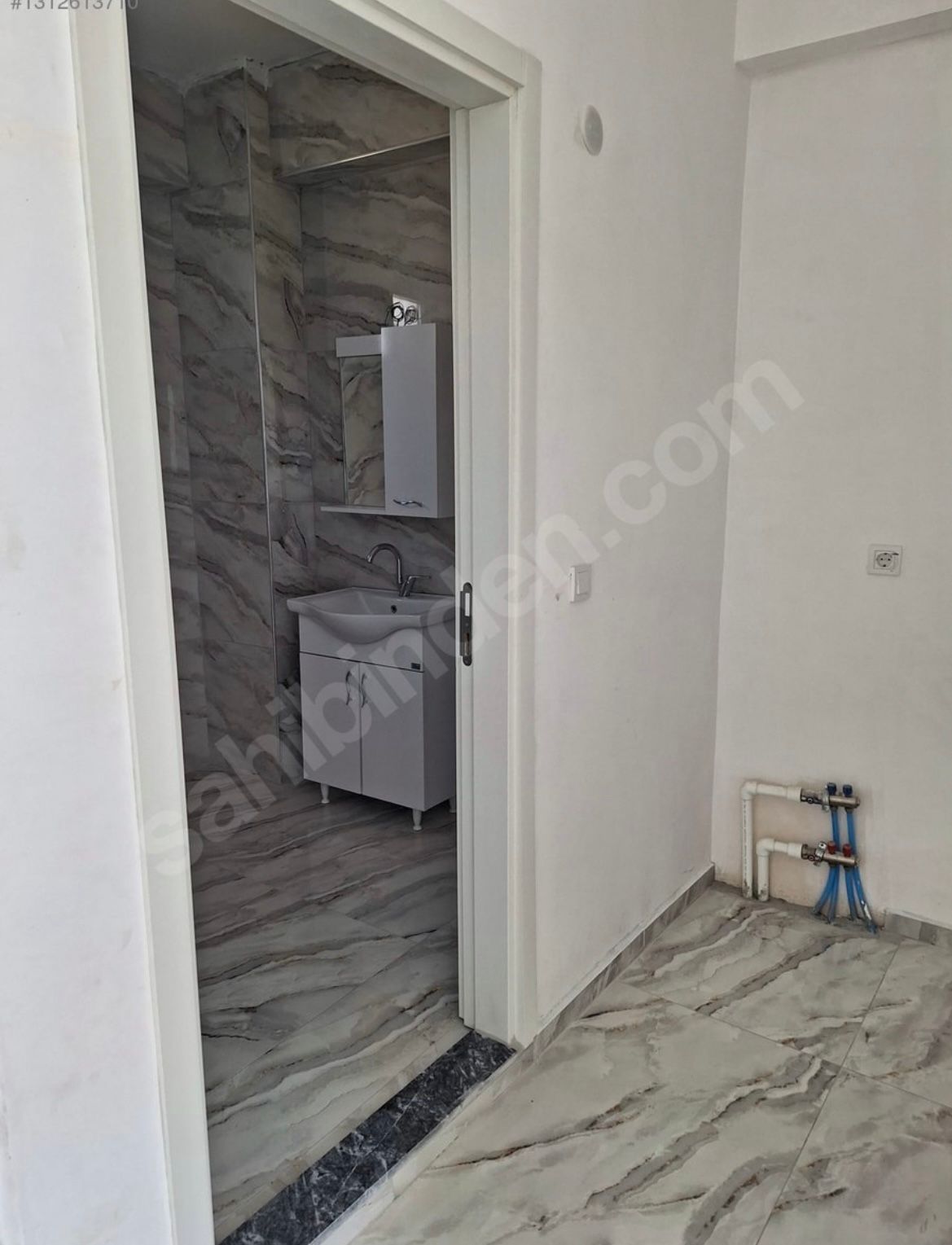 EDREMİT’TE MERKEZİ KONUMDA KİRALIK3 KATLI MÜSTAKİL İŞYERİ