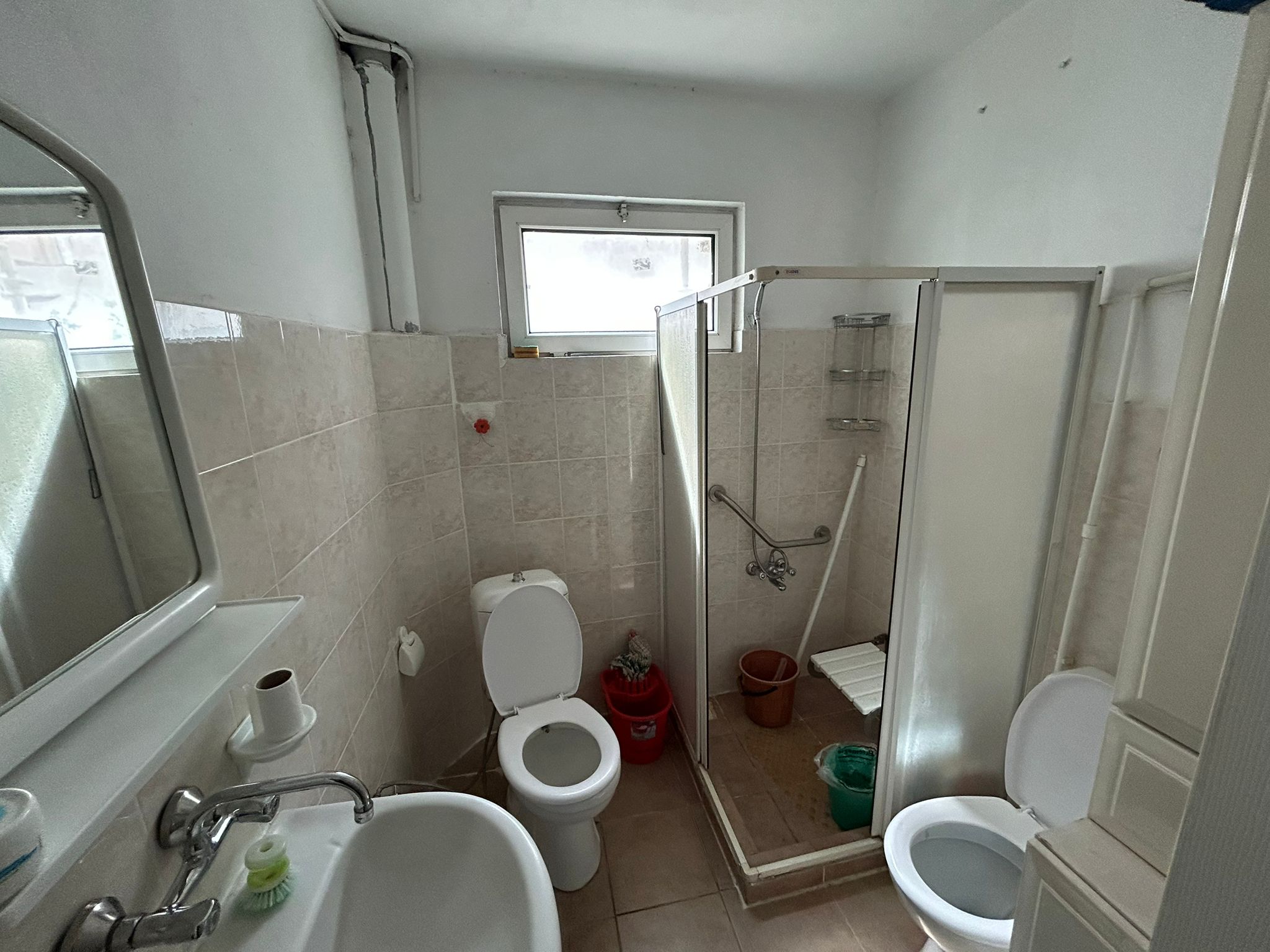 AKÇAY’IN KALBİNDE, DENİZE 100 METRE MESAFEDE 2+1 EŞYALI KİRALIK DAİRE!