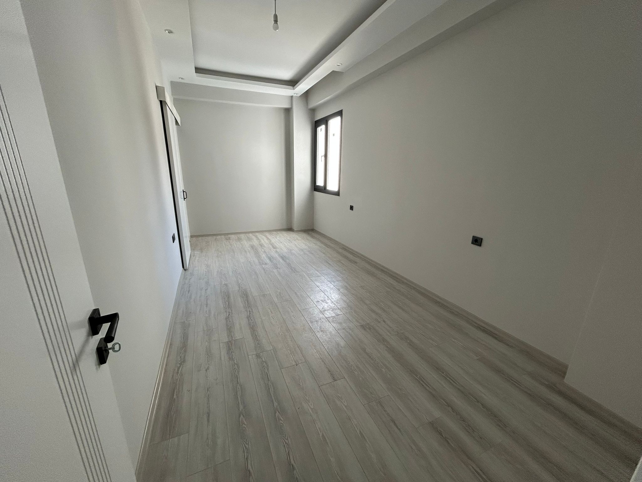 KADIKÖY’DE ÖZEL KÖRFEZ HASTANESİ YANI SATILIK 3+1 ARAKAT DAİRE