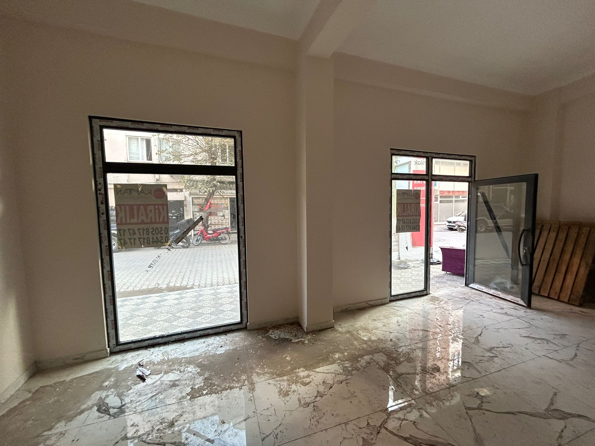 İnönü Caddesinde Kiralık 25 M2 Dükkan