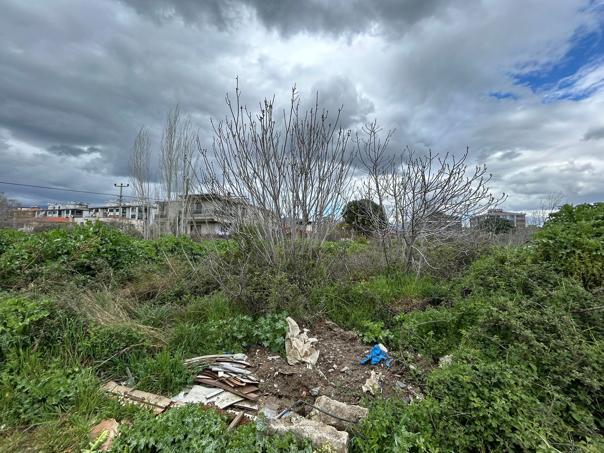 EDREMİT CENNETAYAĞI MAHALLESİNDE KÖŞE PARSEL SATILIK ARSA