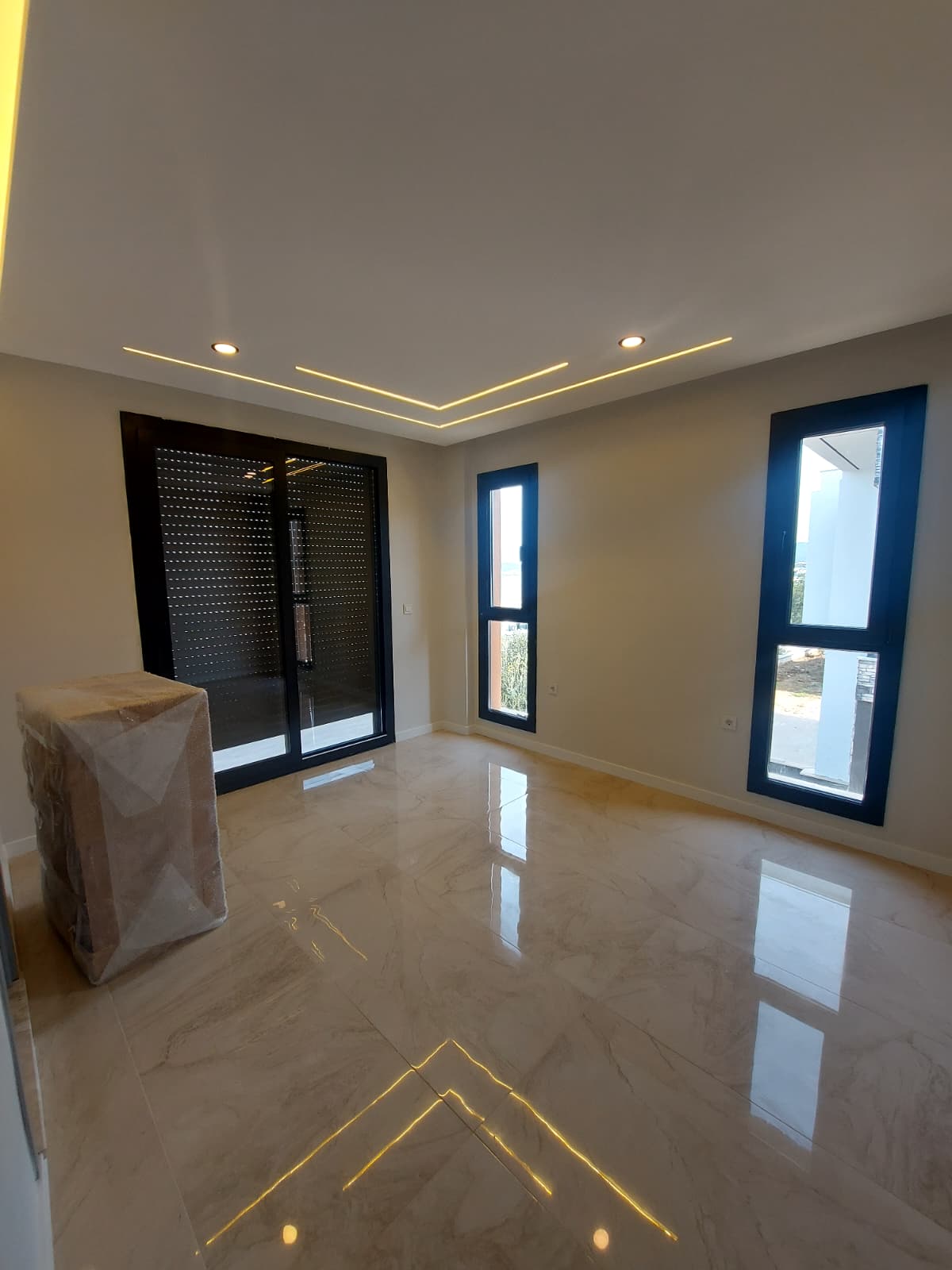 DENİZİ UYANDIĞINIZ AN GÖRÜN! KARAAĞAÇ SAHİLDE ÖZEL HAVUZLU 4+1 VİLLA