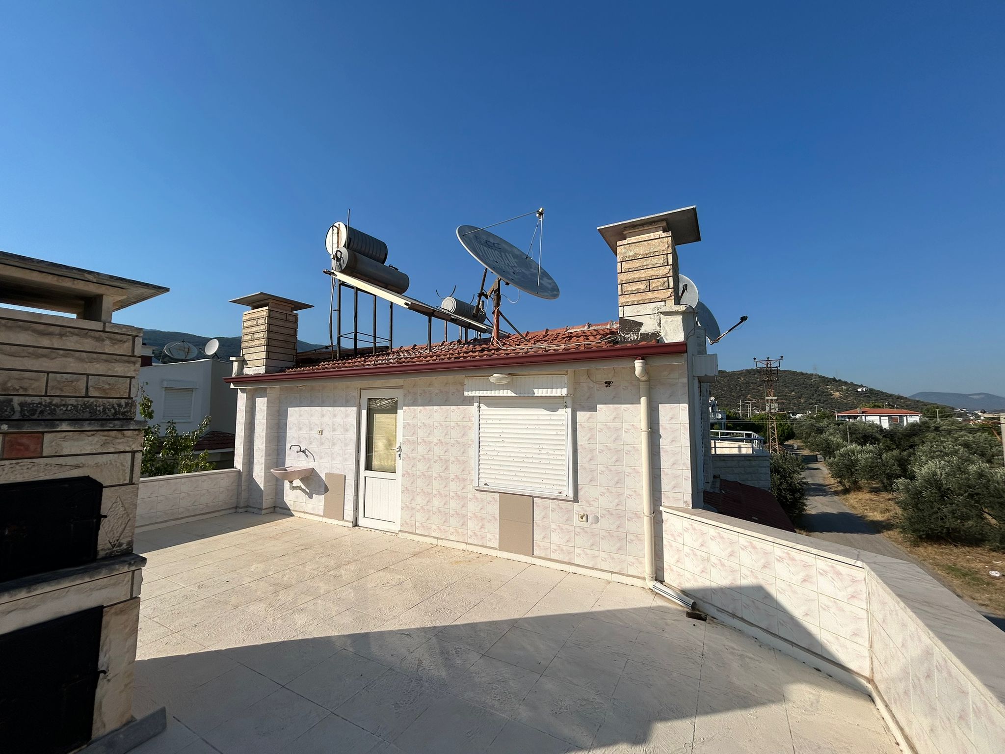 GÜRE'DE SİTE İÇERİSİNDE SATILIK 4+1 TRİPLEKS VİLLA