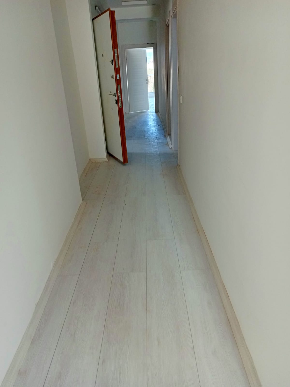BURHANİYE YENİ MAHALLEDE SATILIK 2+1 GİRİŞ KAT DAİRE