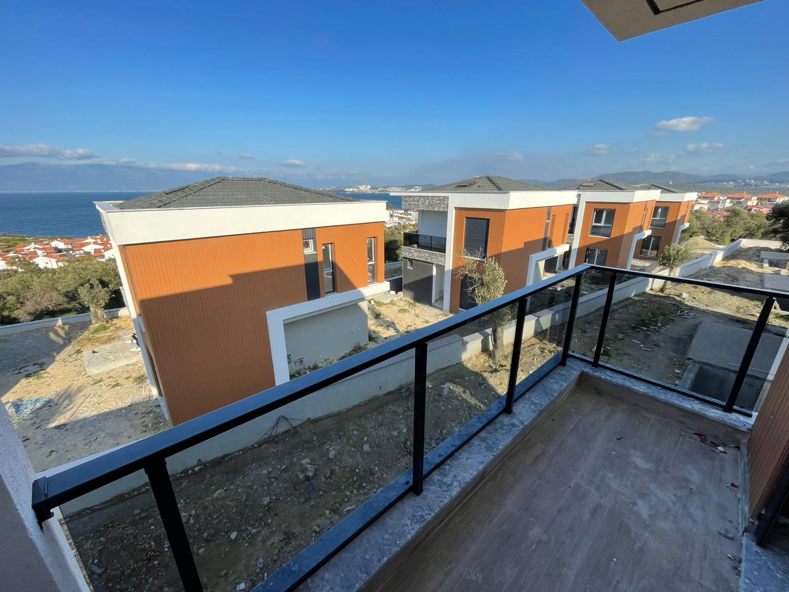 DENİZİ UYANDIĞINIZ AN GÖRÜN! KARAAĞAÇ SAHİLDE ÖZEL HAVUZLU 4+1 VİLLA