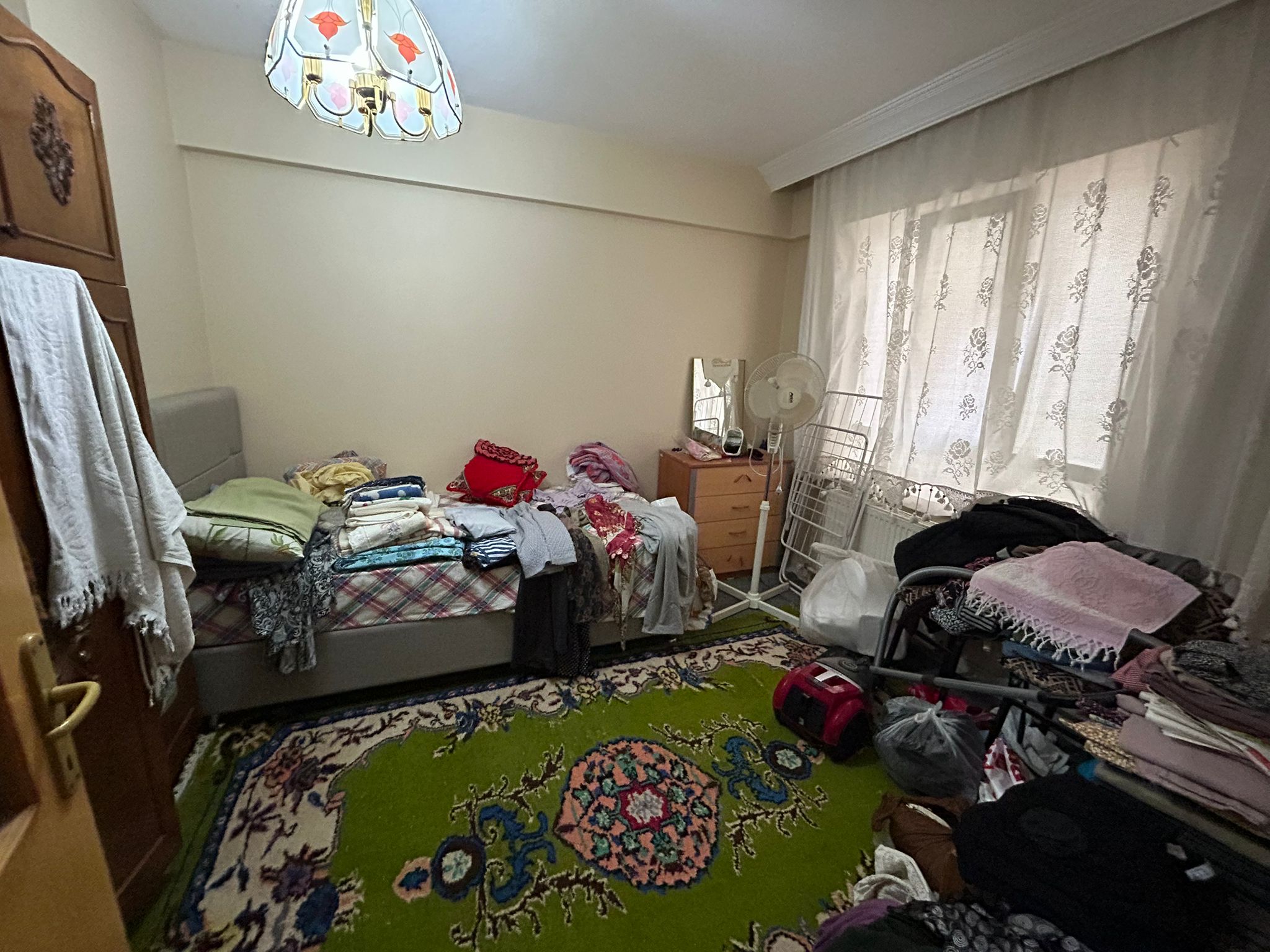 EDREMİT CUMHURİYET MAHALLESİ’NDE EŞYALI KİRALIK 3+1 DAİRE