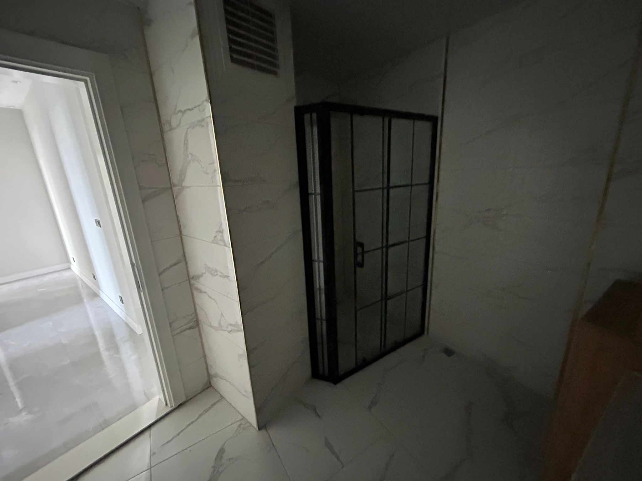 KADIKÖY’DE ÖZEL KÖRFEZ HASTANESİ YANI SATILIK 3+1 ARAKAT DAİRE