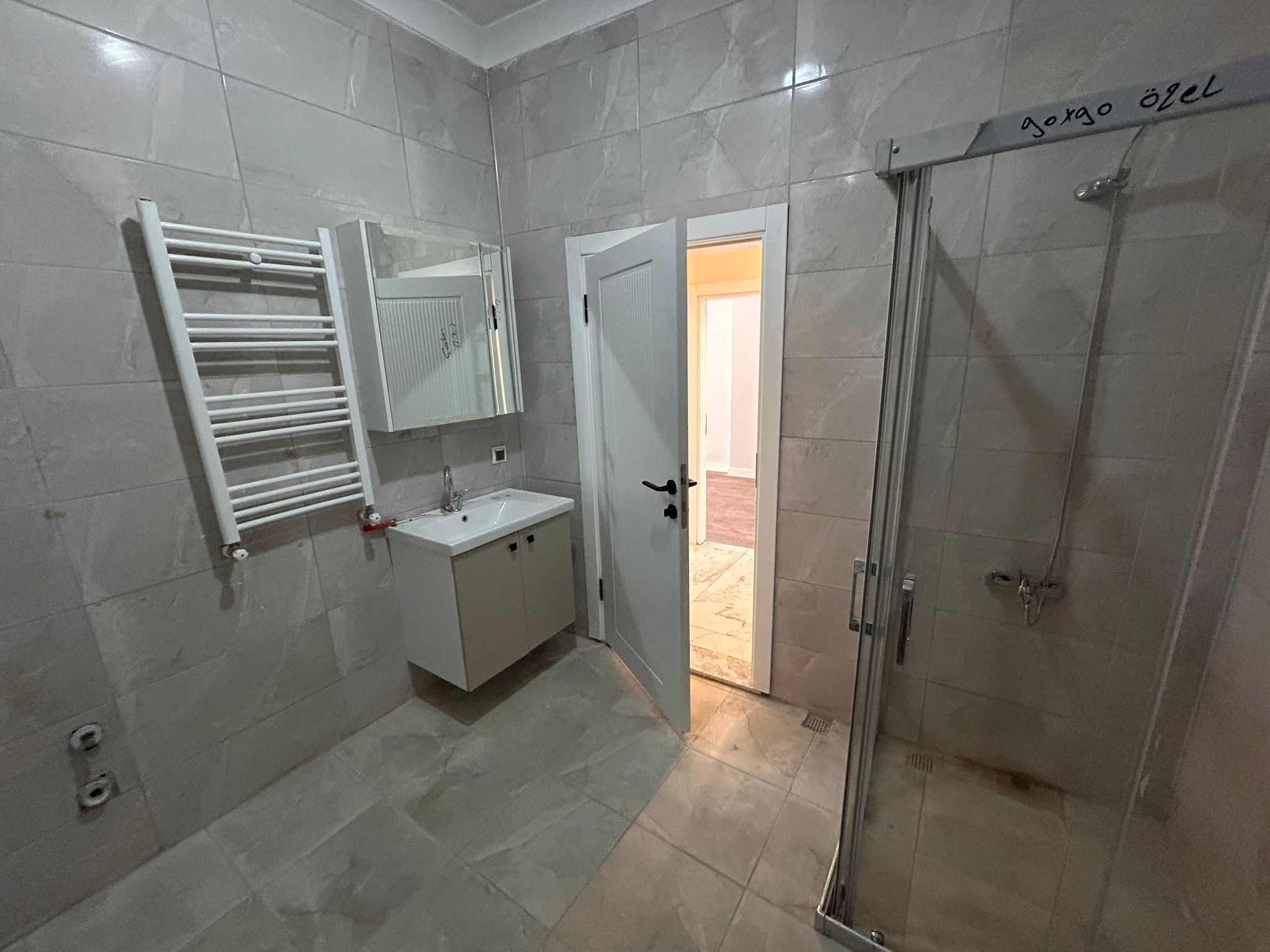 BALIKESİR EDREMİT CUMHURİYET MAHALLESİNDE KİRALIK 2+1 SIFIR DAİRE