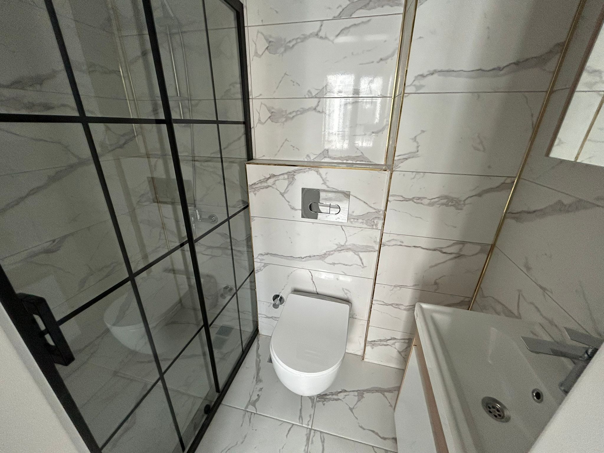 KADIKÖY’DE ÖZEL KÖRFEZ HASTANESİ YANI SATILIK 3+1 ARAKAT DAİRE