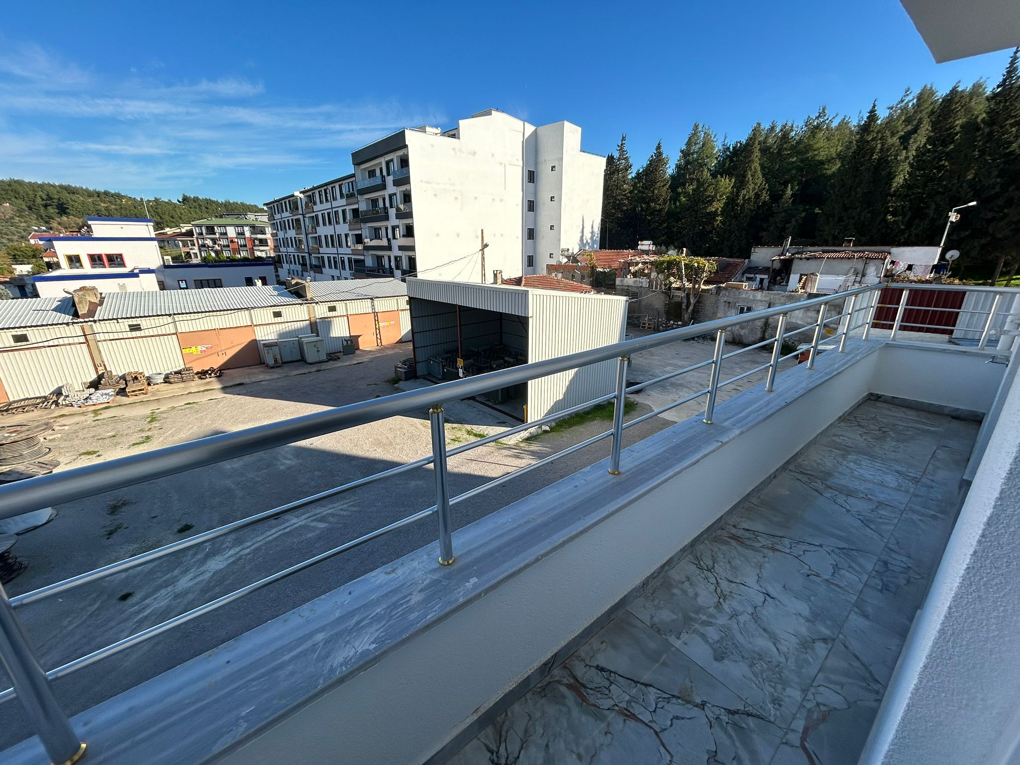 TUZCUMURAT MAH. KİRALIK 2+1 AÇIK MUTFAK SIFIR DAİRE