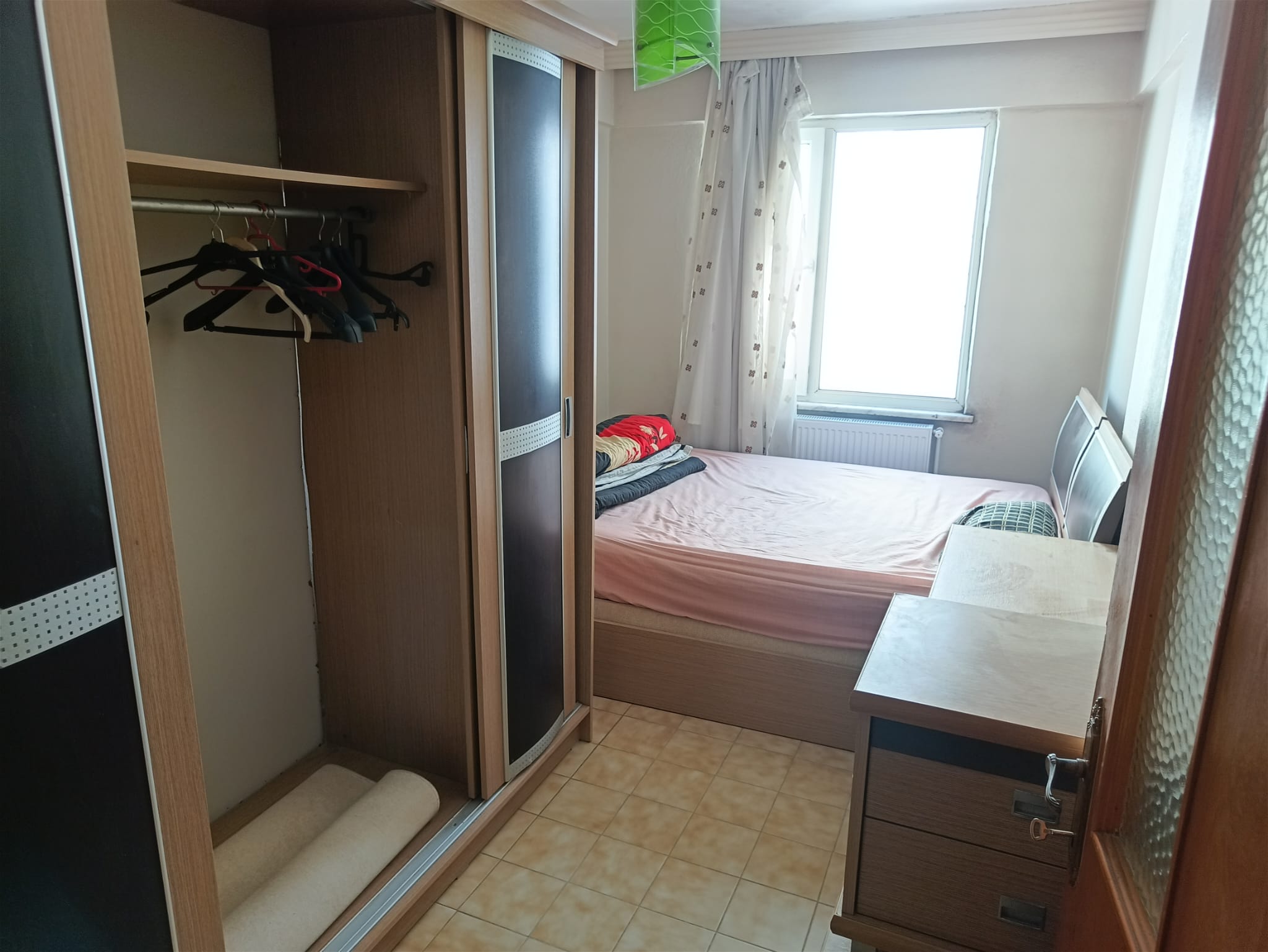 CUMHURİYET MAHALLESİ ÜÇGEN PARK YANI – EŞYALI 2+1 SATILIK DAİRE