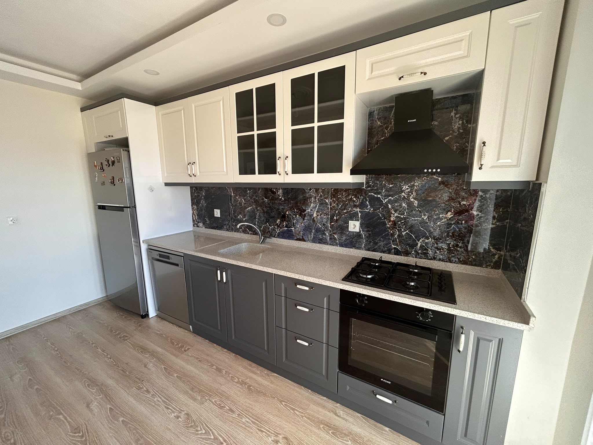 BALIKESİR EDREMİT GÜRE'DE SEZONLUK KİRALIK EŞYALI 3+1 DUBLEKS DAİRE