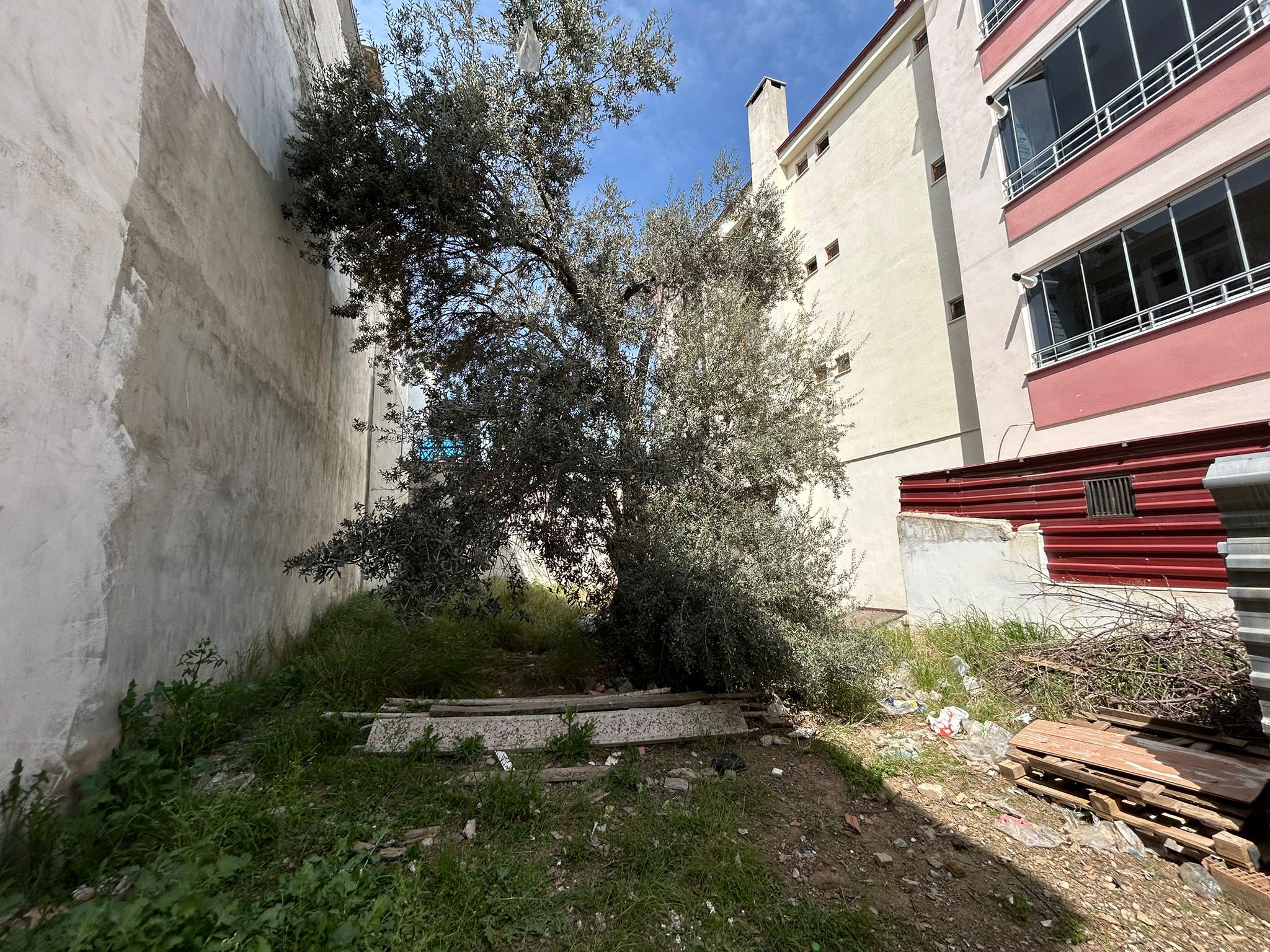 ÖZEL KÖRFEZ HASTANESİNE 100 METRE MESAFEDE SATILIK 192 m² İMARLI ARSA