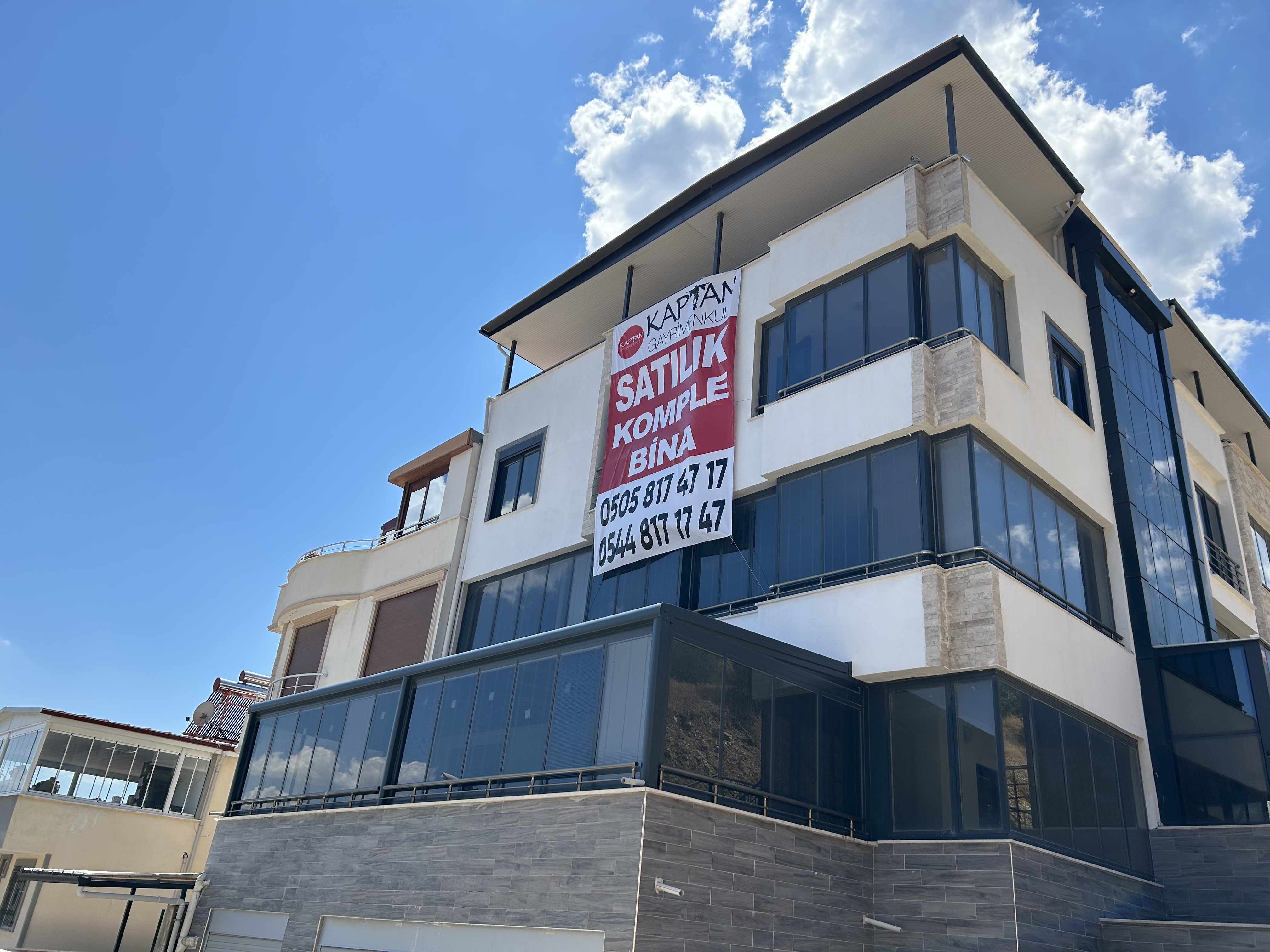 BALIKESİR EDREMİT GÜRE’DE KOMPLE SATILIK SIFIR APARTMAN – DENİZE 250M, EŞSİZ MANZARA!