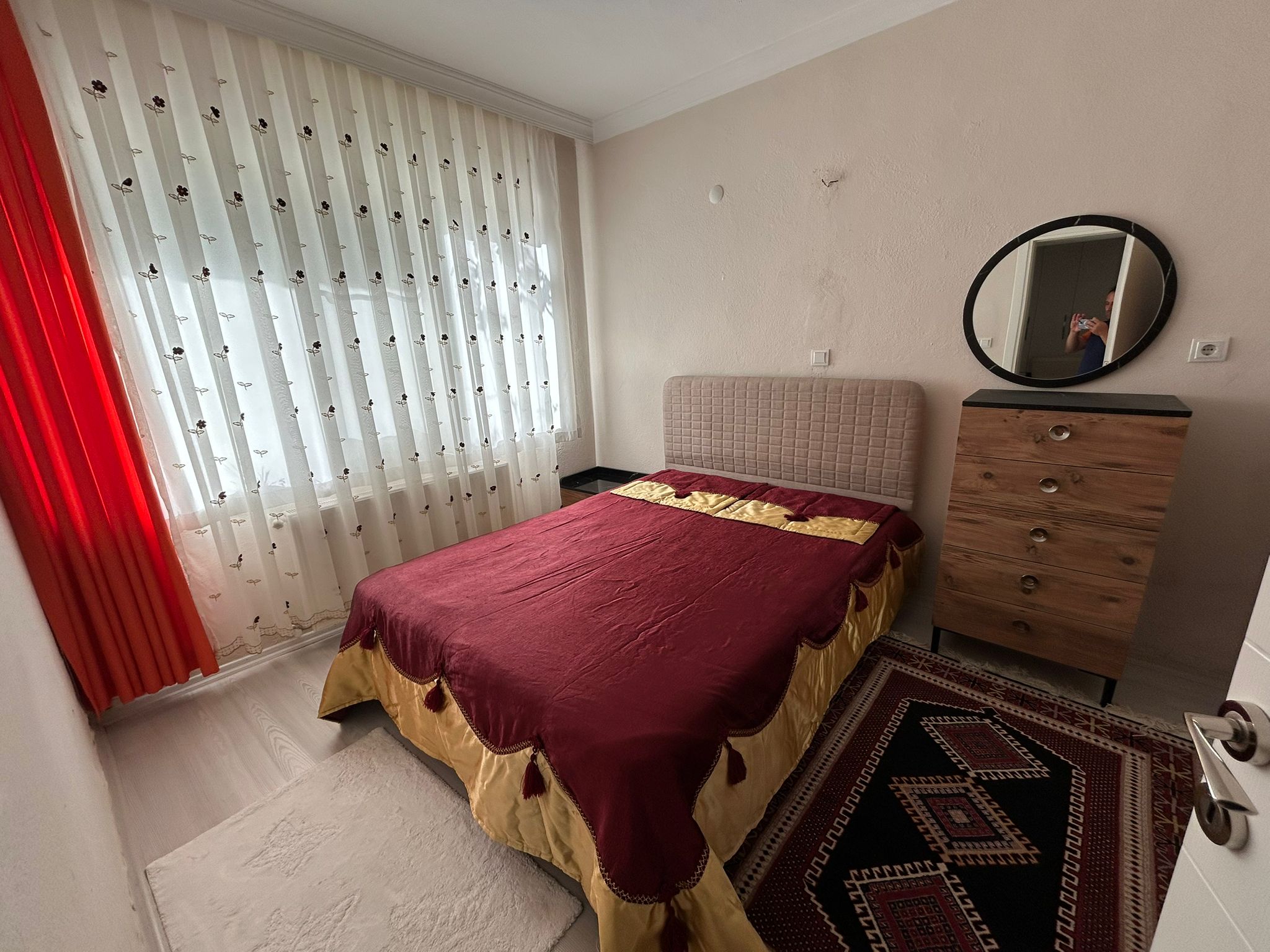 GAZİİLYAS MAHALLESİNDE EŞYALI BAHÇELİ KİRALIK 2+1 DAİRE