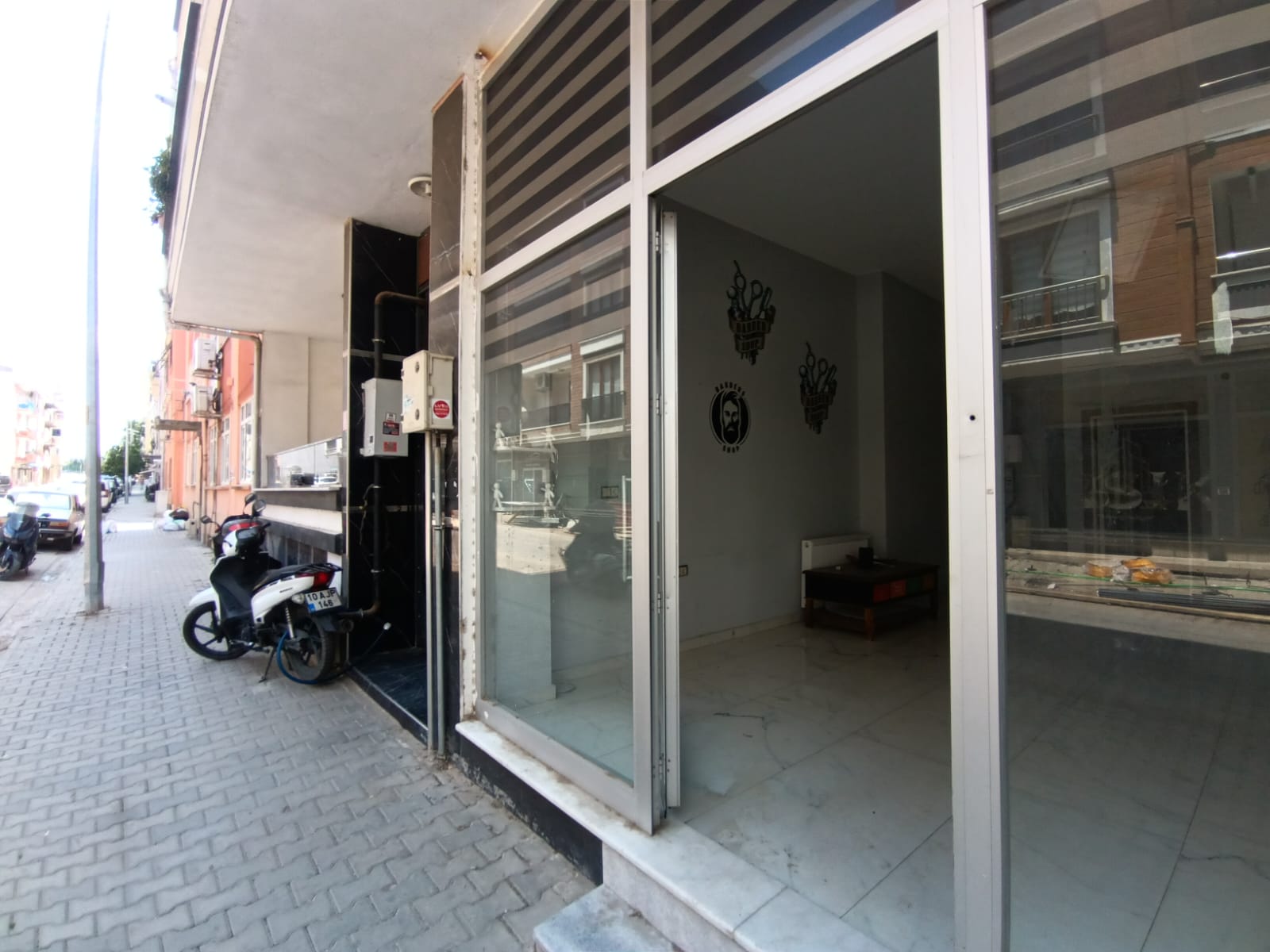 İnönü Caddesinde Kiralık 90 M2 Dükkan