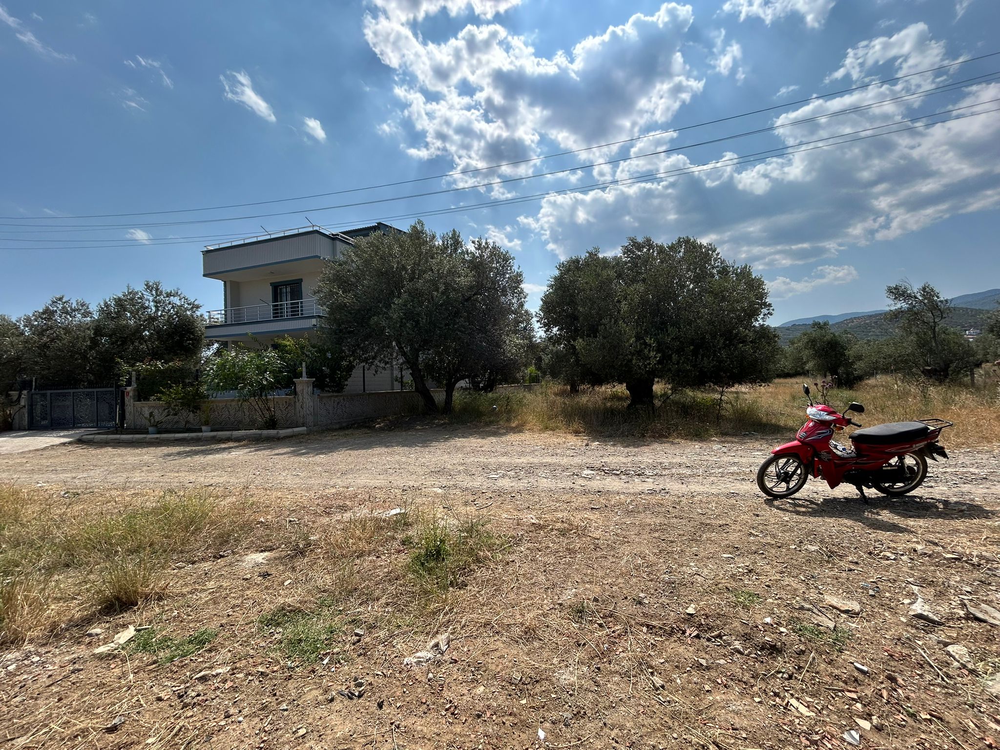 Güre 'de Satılık 506 M2 Denize 600 M. Mesafe Arsa